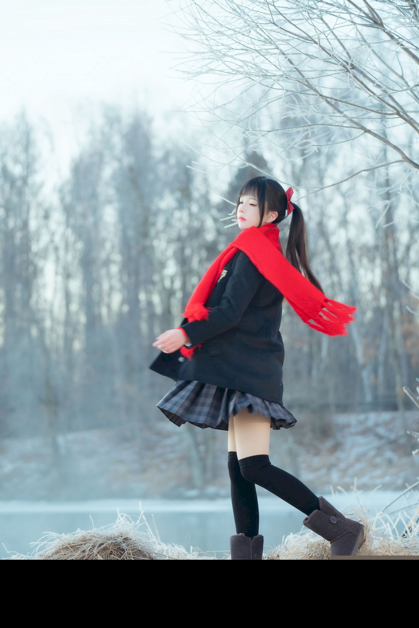 桜桃喵红色大围巾校服格子裙清纯风