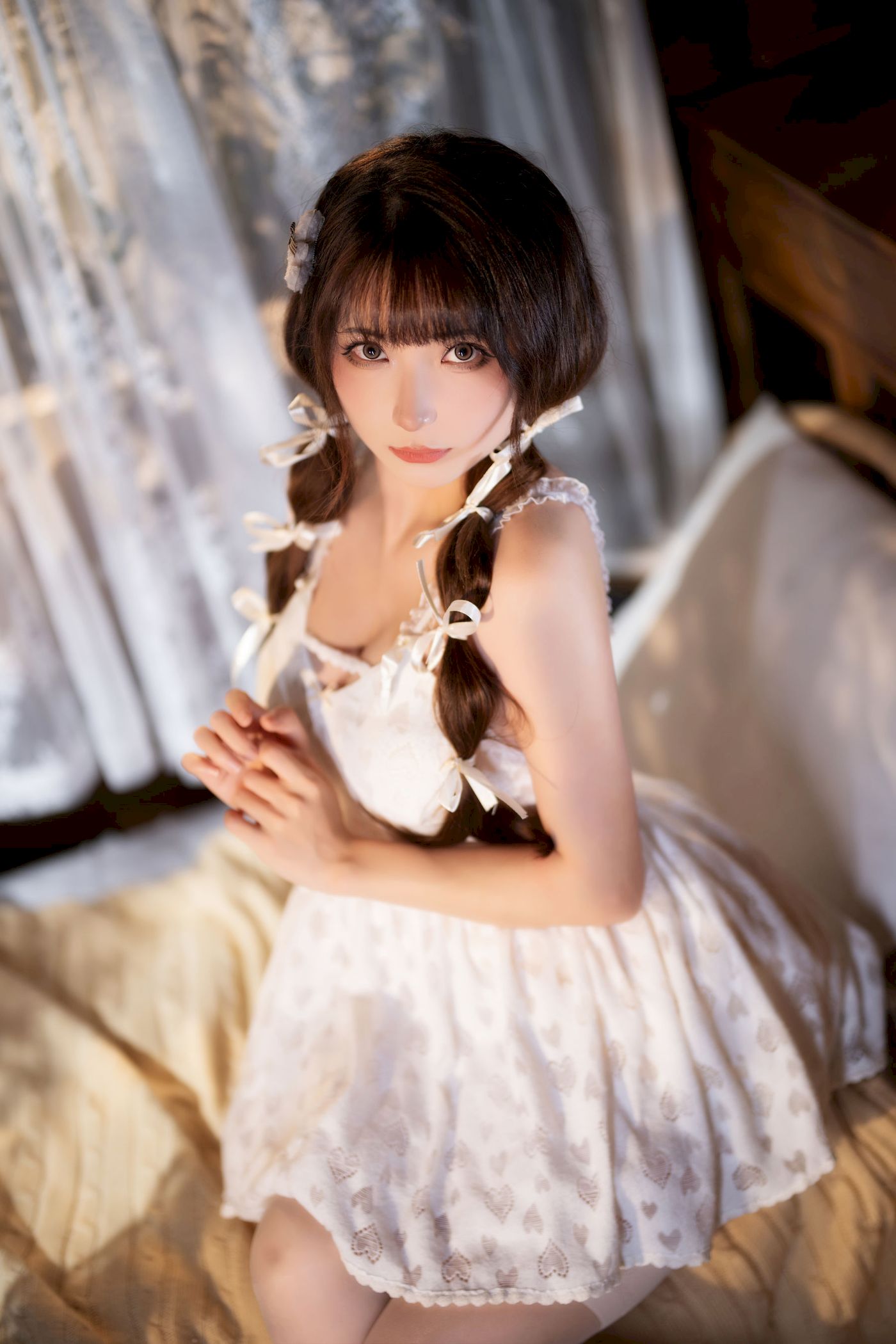 清纯少女是三不是世w素色吊裙白色丝袜居家写真-御萝部落-御萝部落