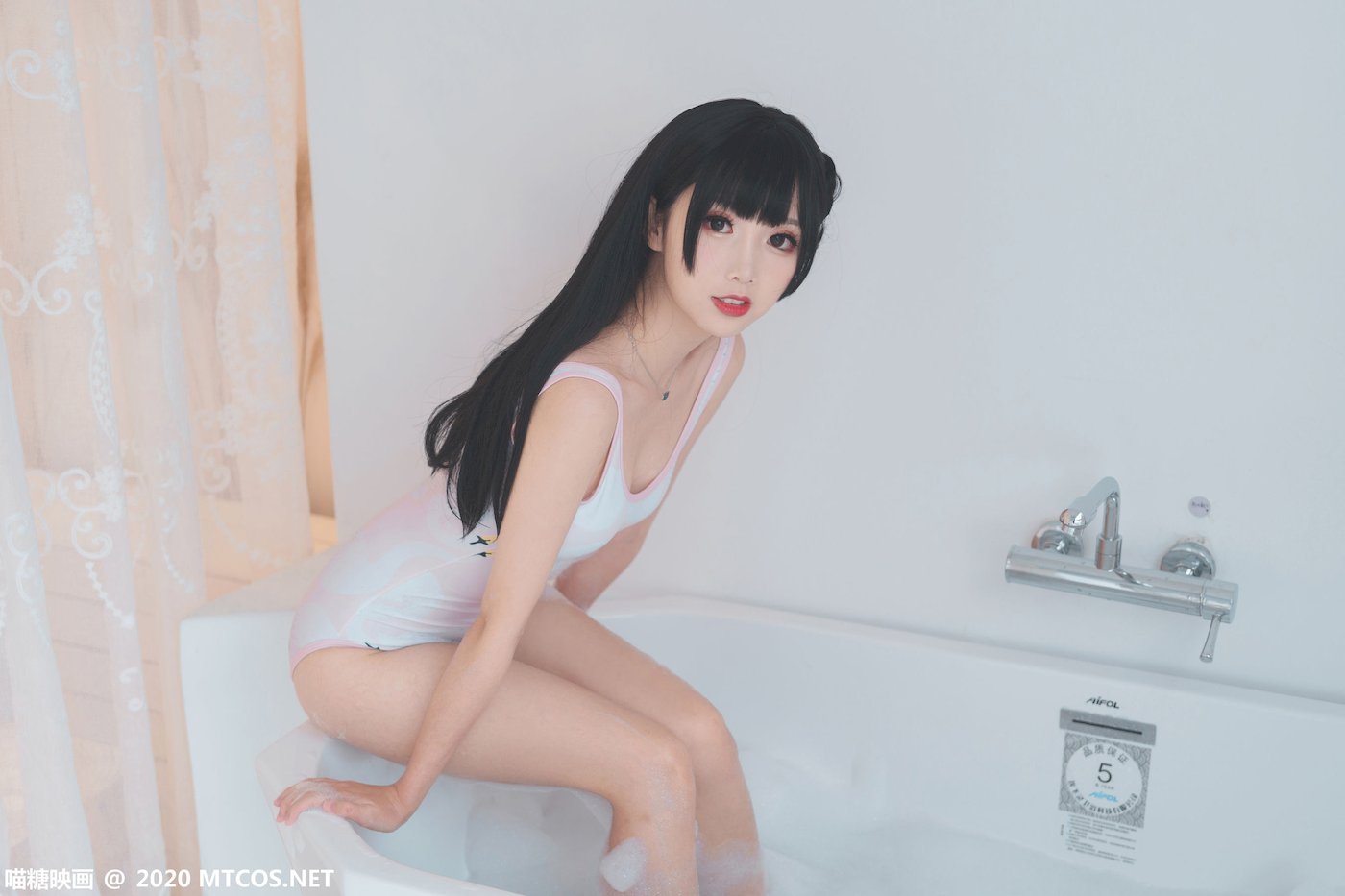 邻家小妹面饼仙儿死库水浴缸泡泡浴私房写真