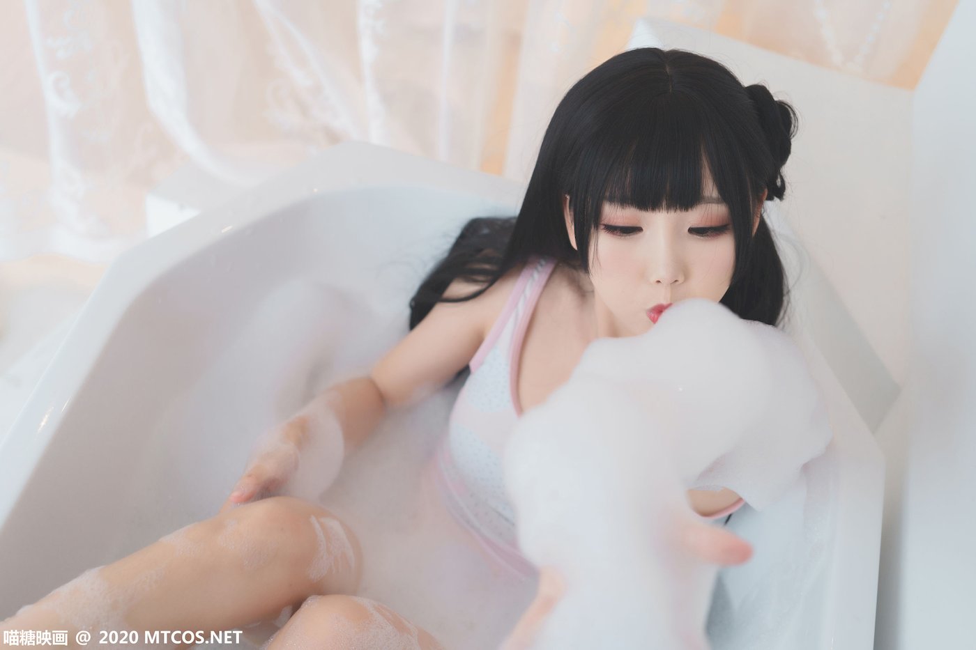 邻家小妹面饼仙儿死库水浴缸泡泡浴私房写真