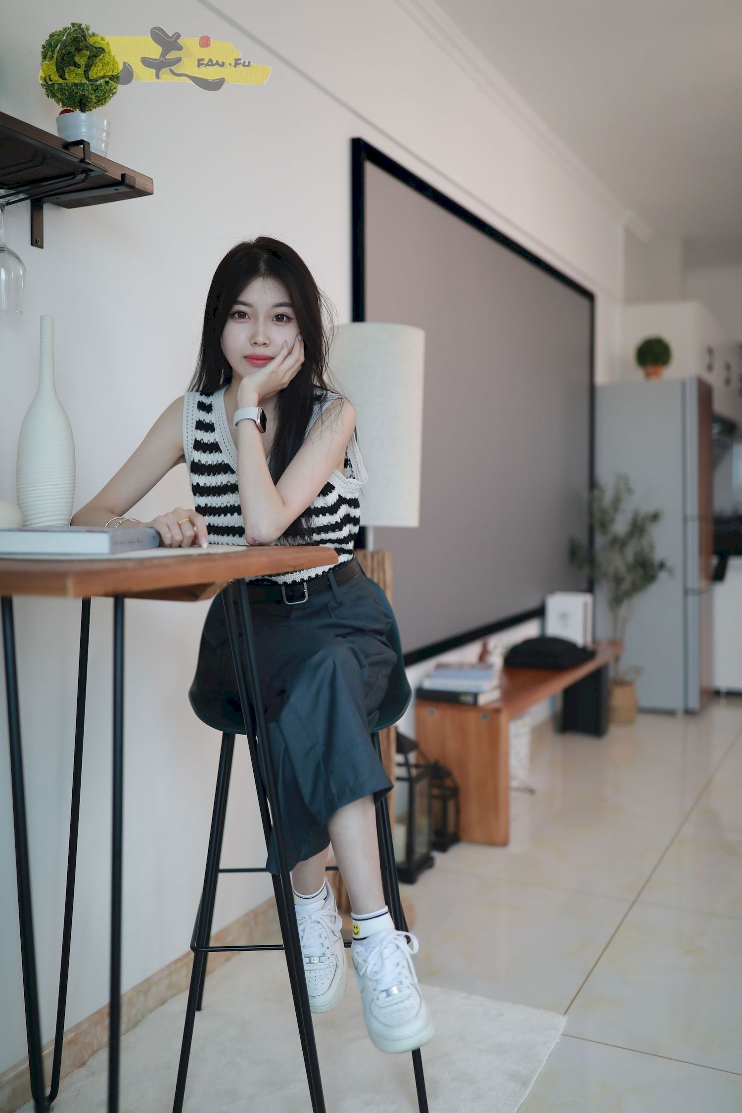 凡夫摄影长发美女芳琪洞洞毛衣黑色西裤居家写真-御萝部落-御萝部落