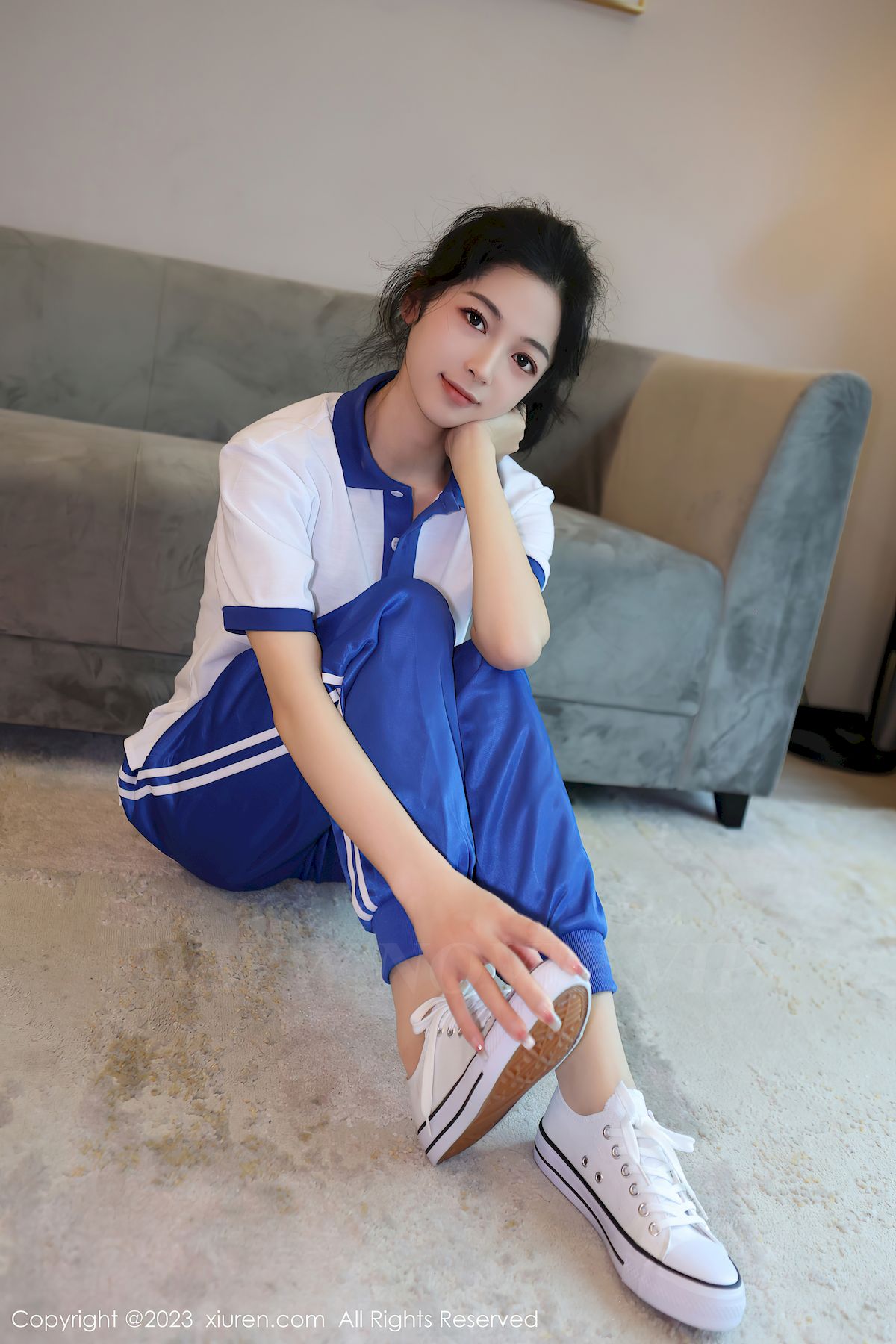 新人茜茜Kimi清纯学妹装扮苗条动人性感写真