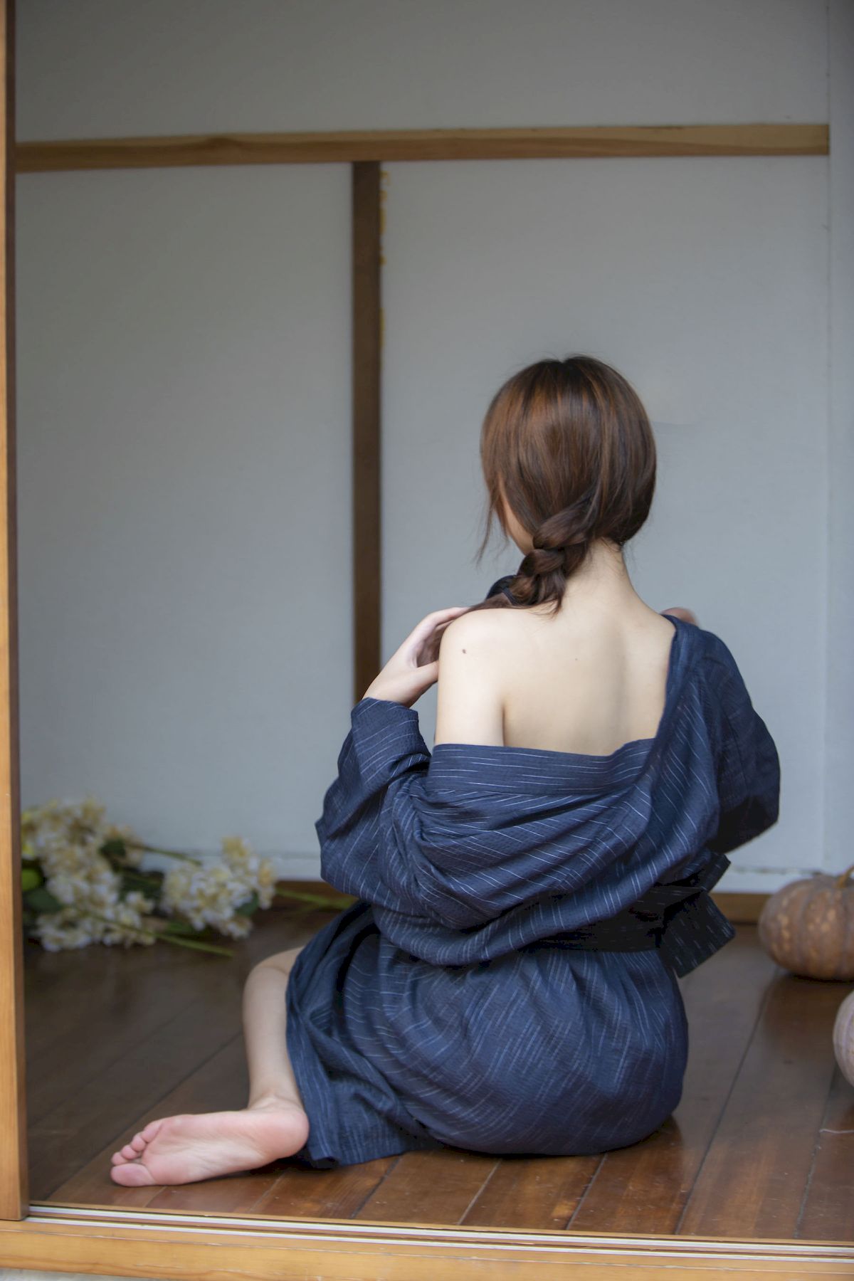 念雪ww素色和服慵懒神情COS蝶与刀美图