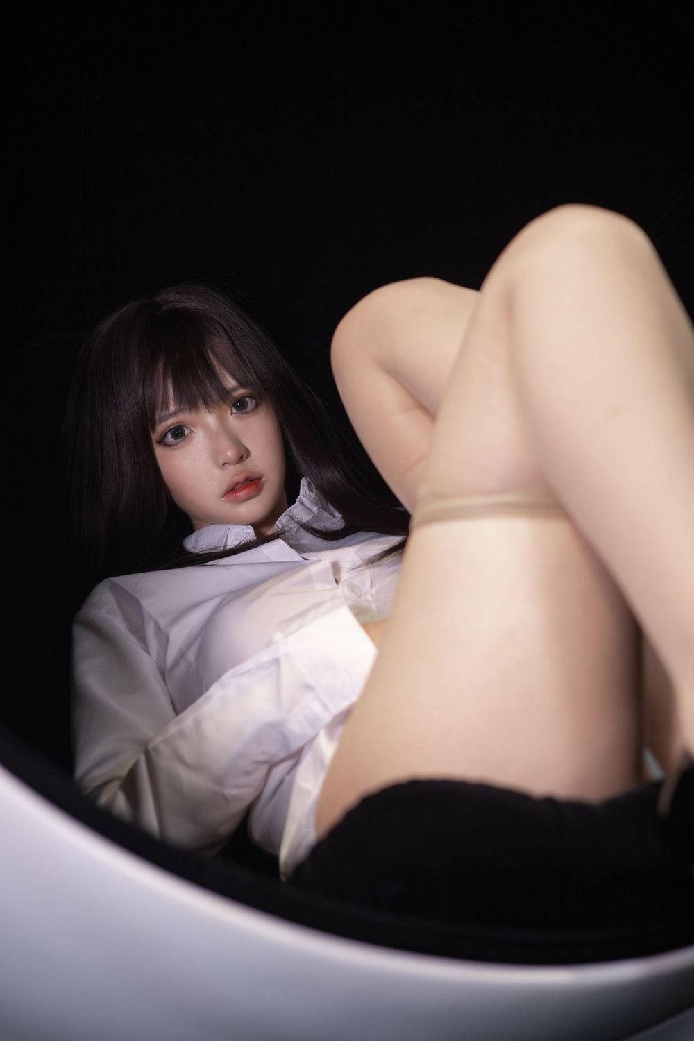 网络美女疯猫ss白衬衫丝袜美腿配长裤职场OL装扮性感写真
