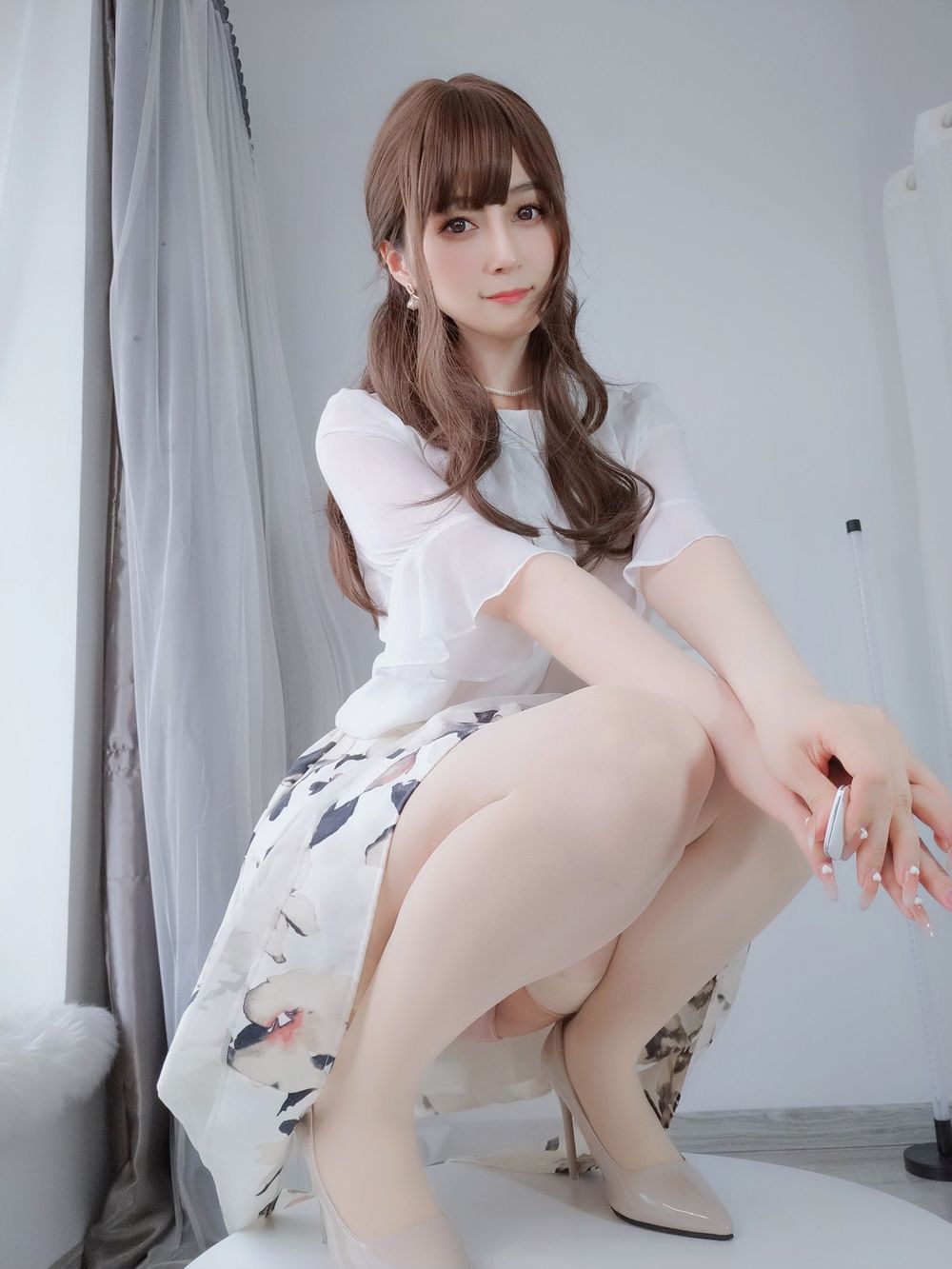 网络红人白银81丝袜美腿碎长裙粉色内衣私房系列性感写真