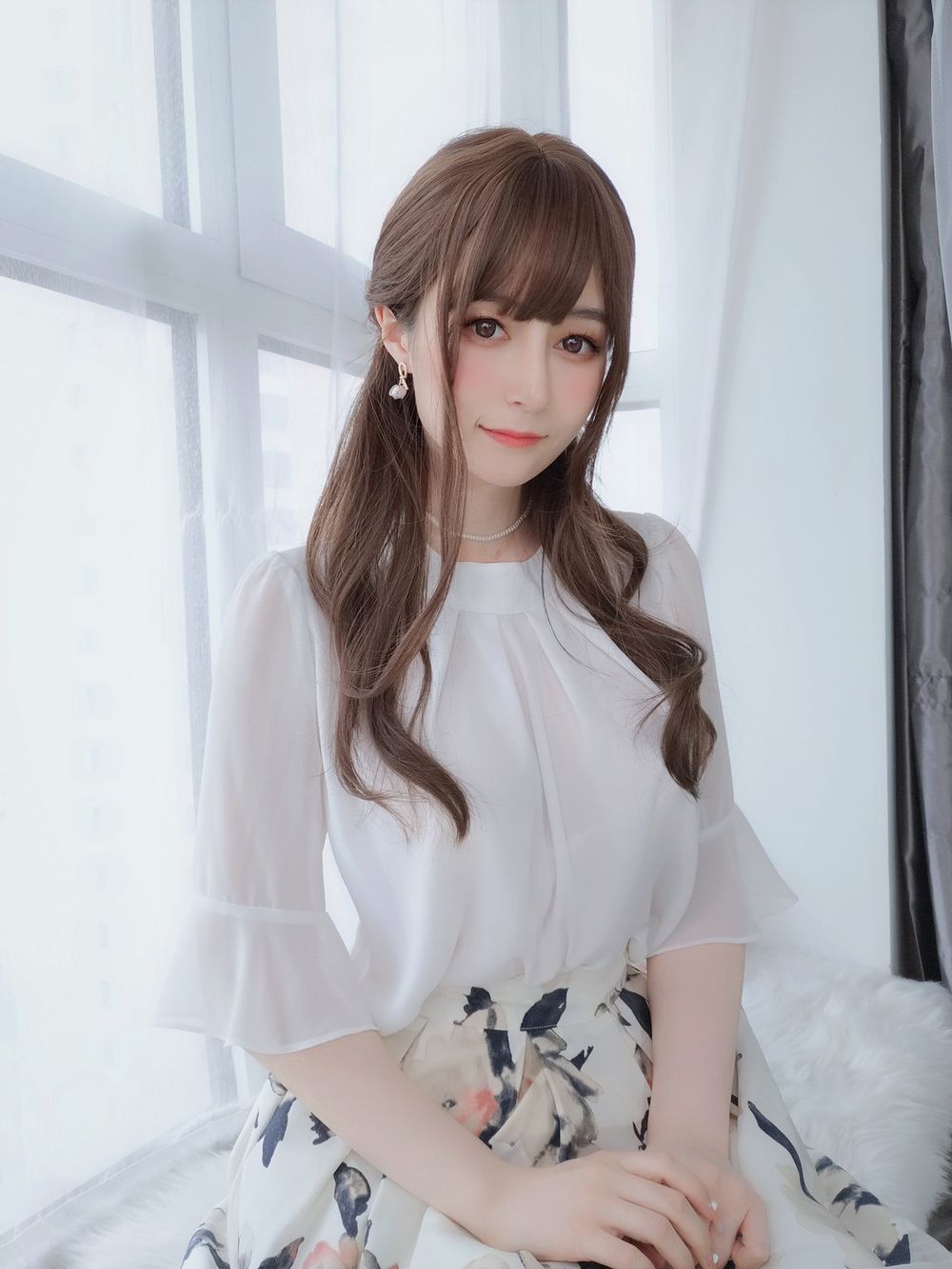 网络红人白银81丝袜美腿碎长裙粉色内衣私房系列性感写真