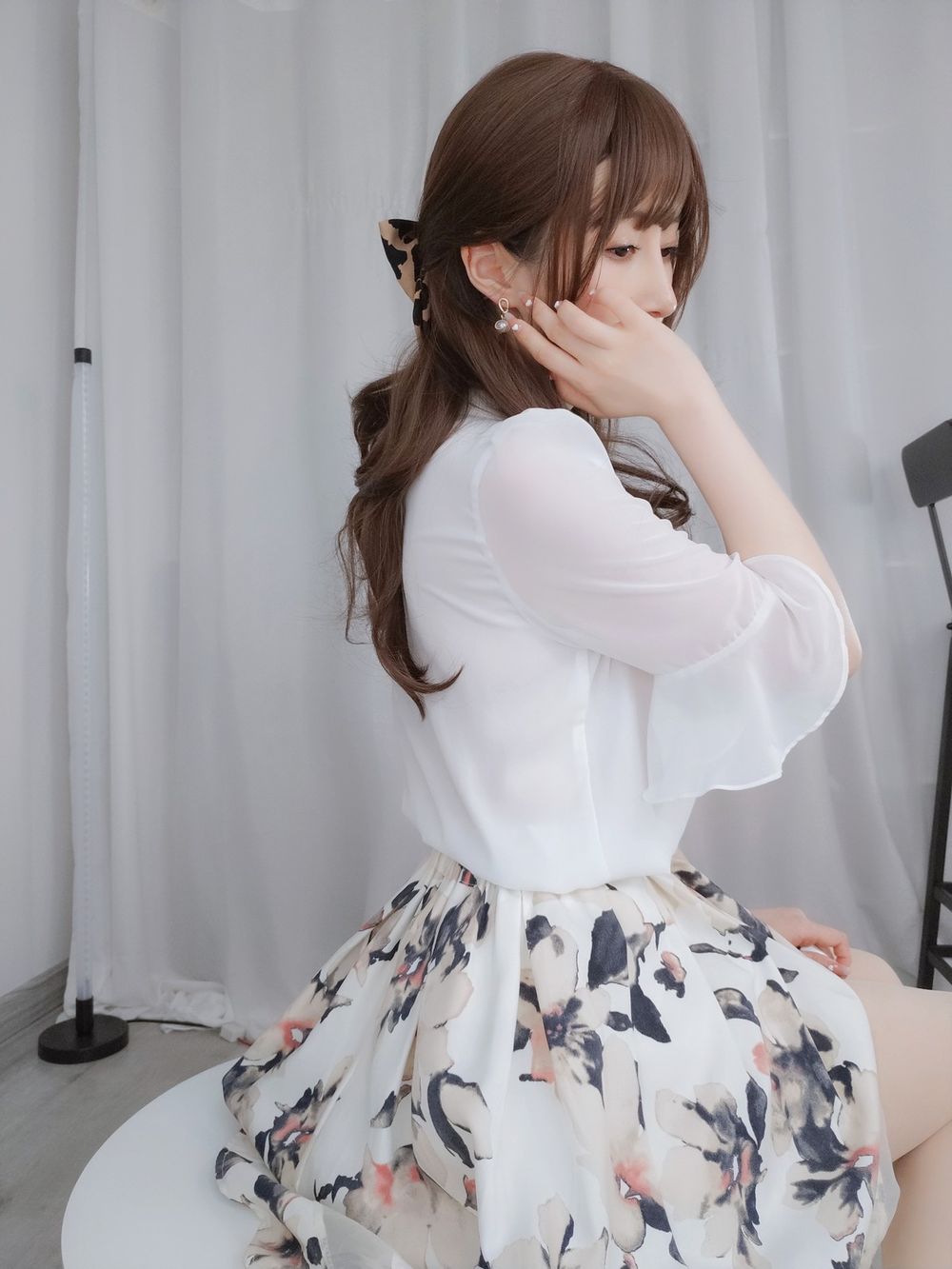 网络红人白银81丝袜美腿碎长裙粉色内衣私房系列性感写真