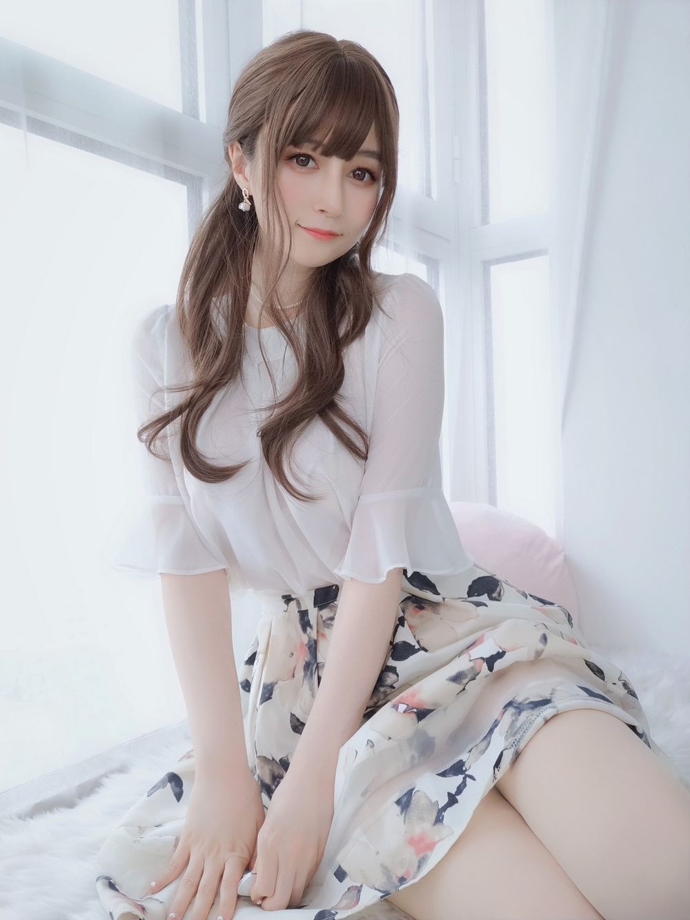网络红人白银81丝袜美腿碎长裙粉色内衣私房系列性感写真