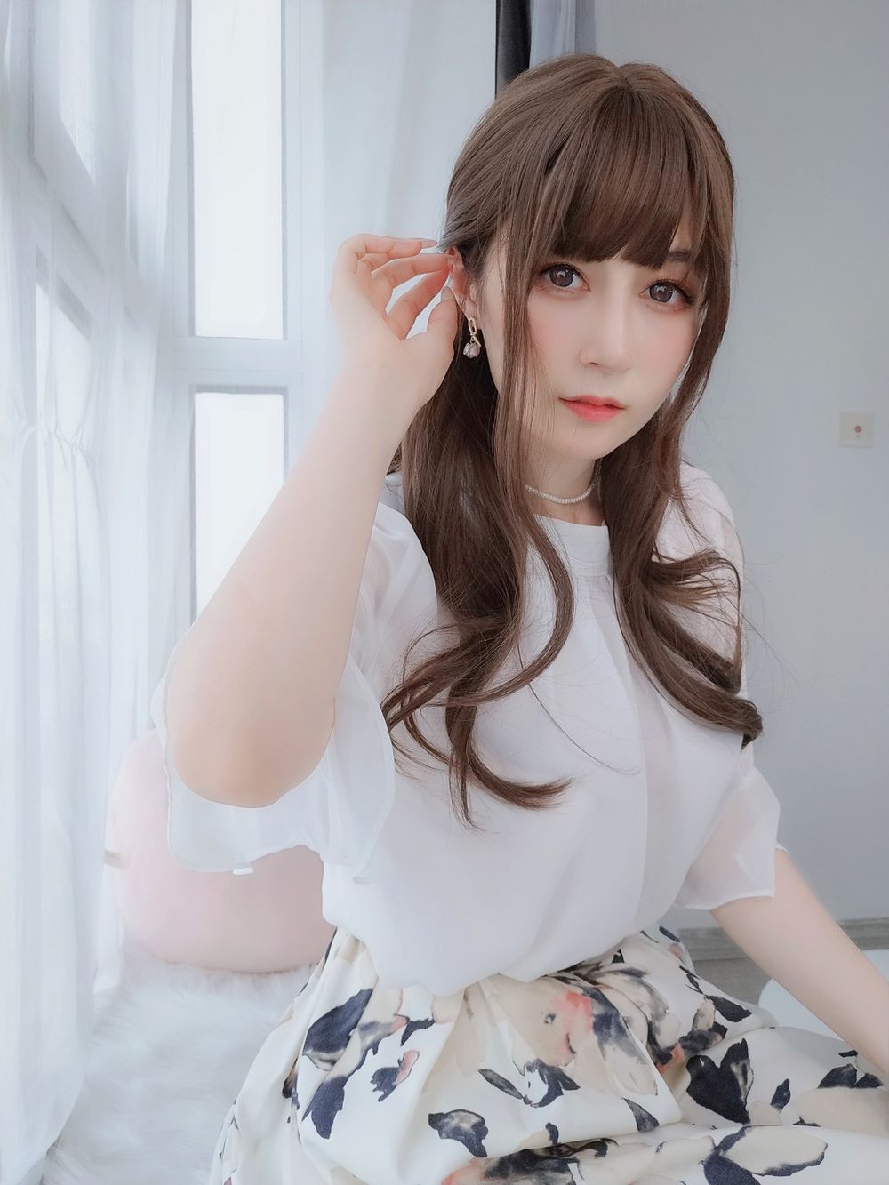 网络红人白银81丝袜美腿碎长裙粉色内衣私房系列性感写真