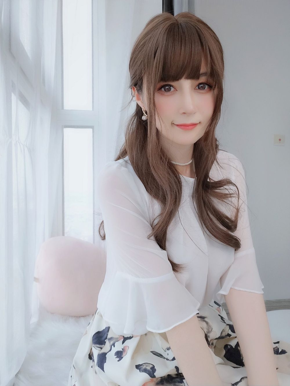 网络红人白银81丝袜美腿碎长裙粉色内衣私房系列性感写真