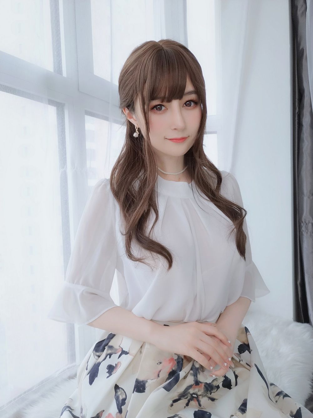 网络红人白银81丝袜美腿碎长裙粉色内衣私房系列性感写真