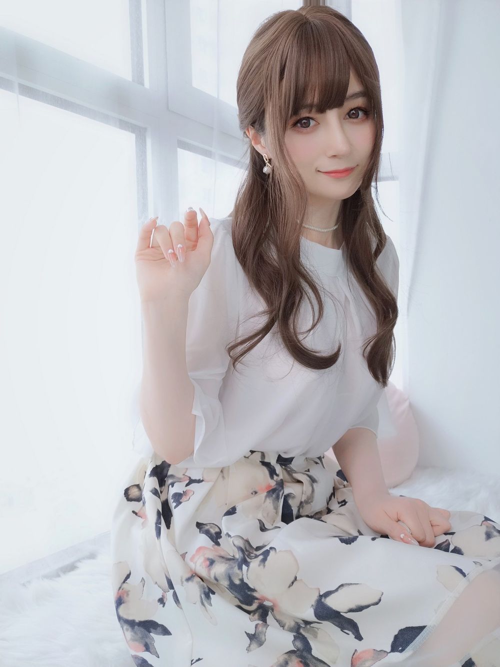 网络红人白银81丝袜美腿碎长裙粉色内衣私房系列性感写真