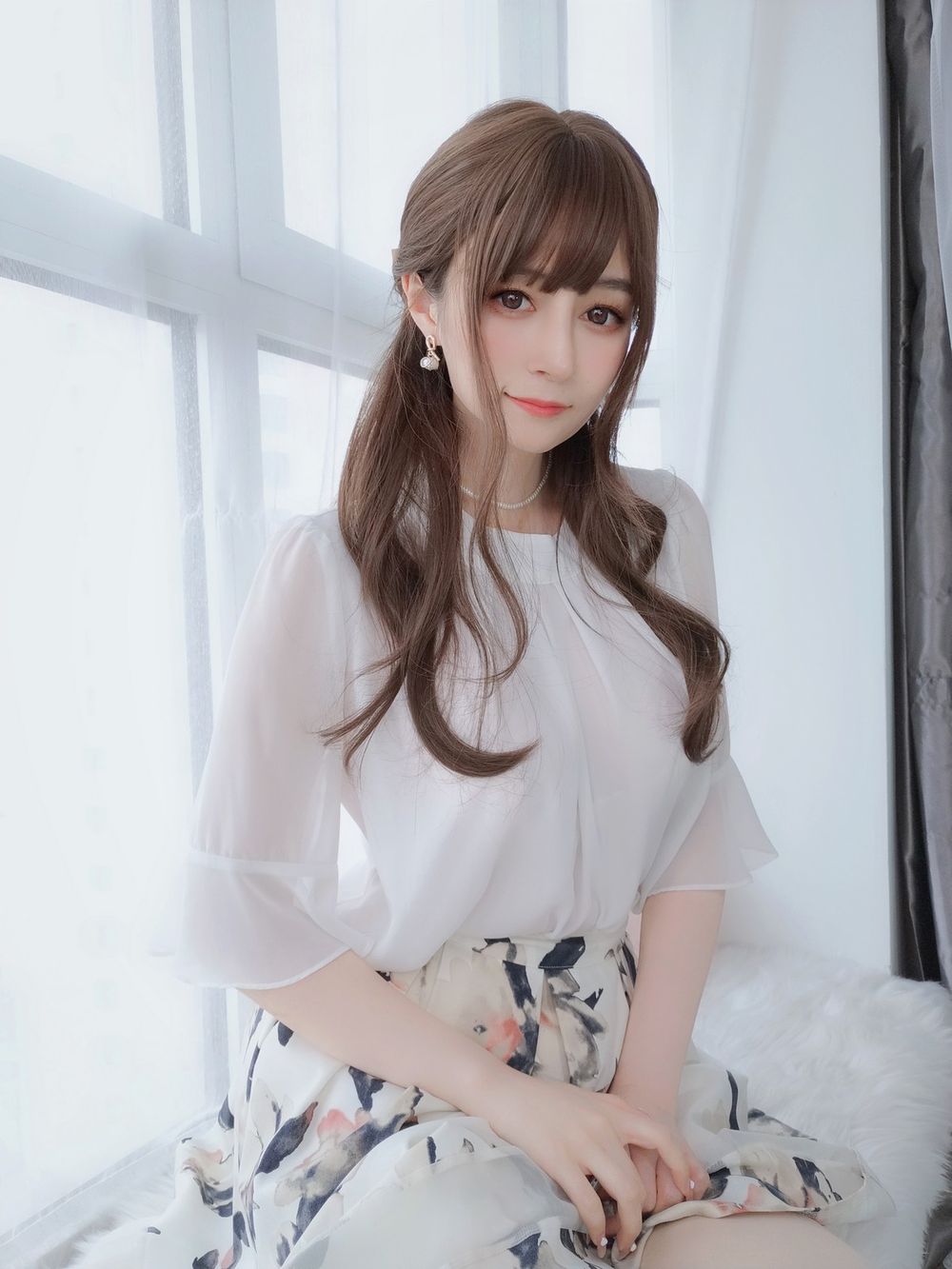 网络红人白银81丝袜美腿碎长裙粉色内衣私房系列性感写真