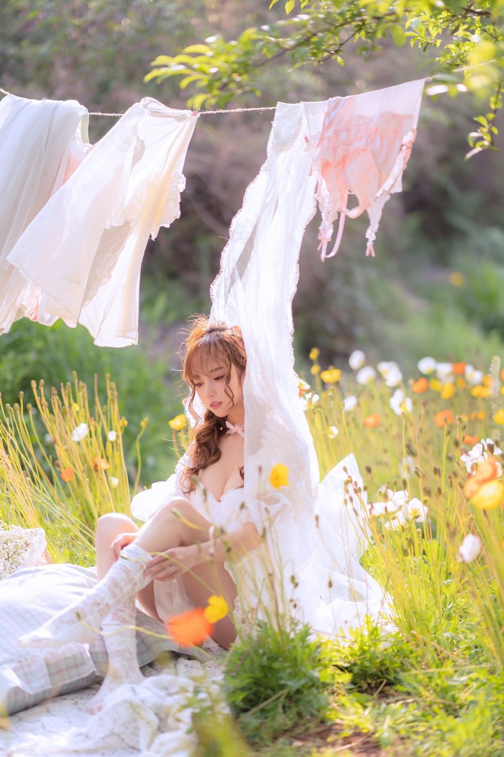斗鱼主播过期米线线喵白色薄纱服饰+夏日晒衣服主题写真