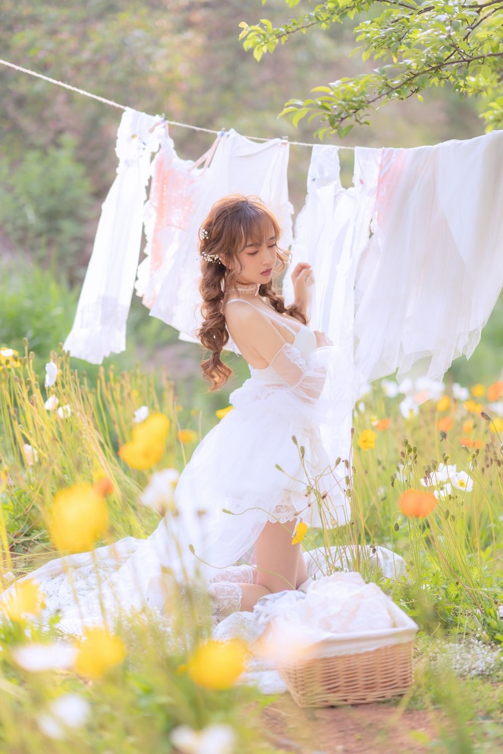 斗鱼主播过期米线线喵白色薄纱服饰+夏日晒衣服主题写真