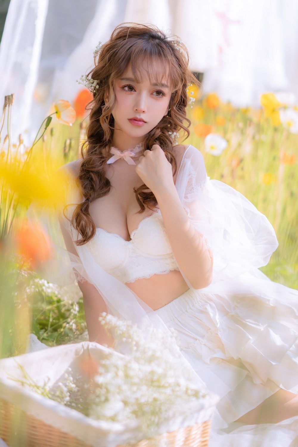 斗鱼主播过期米线线喵白色薄纱服饰+夏日晒衣服主题写真