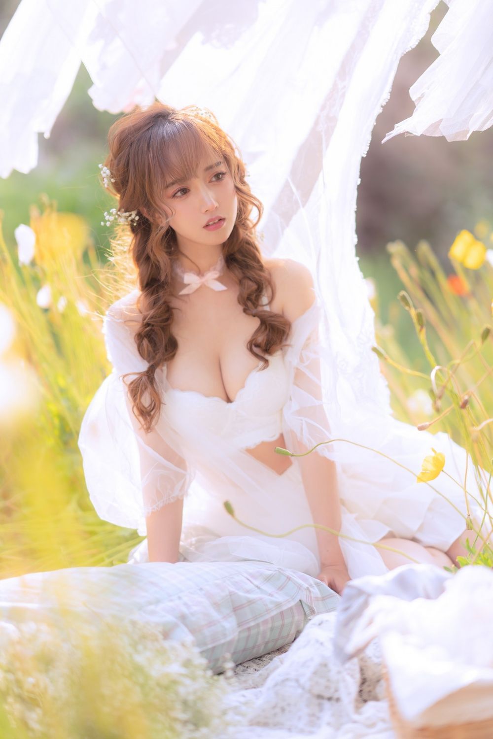 斗鱼主播过期米线线喵白色薄纱服饰+夏日晒衣服主题写真