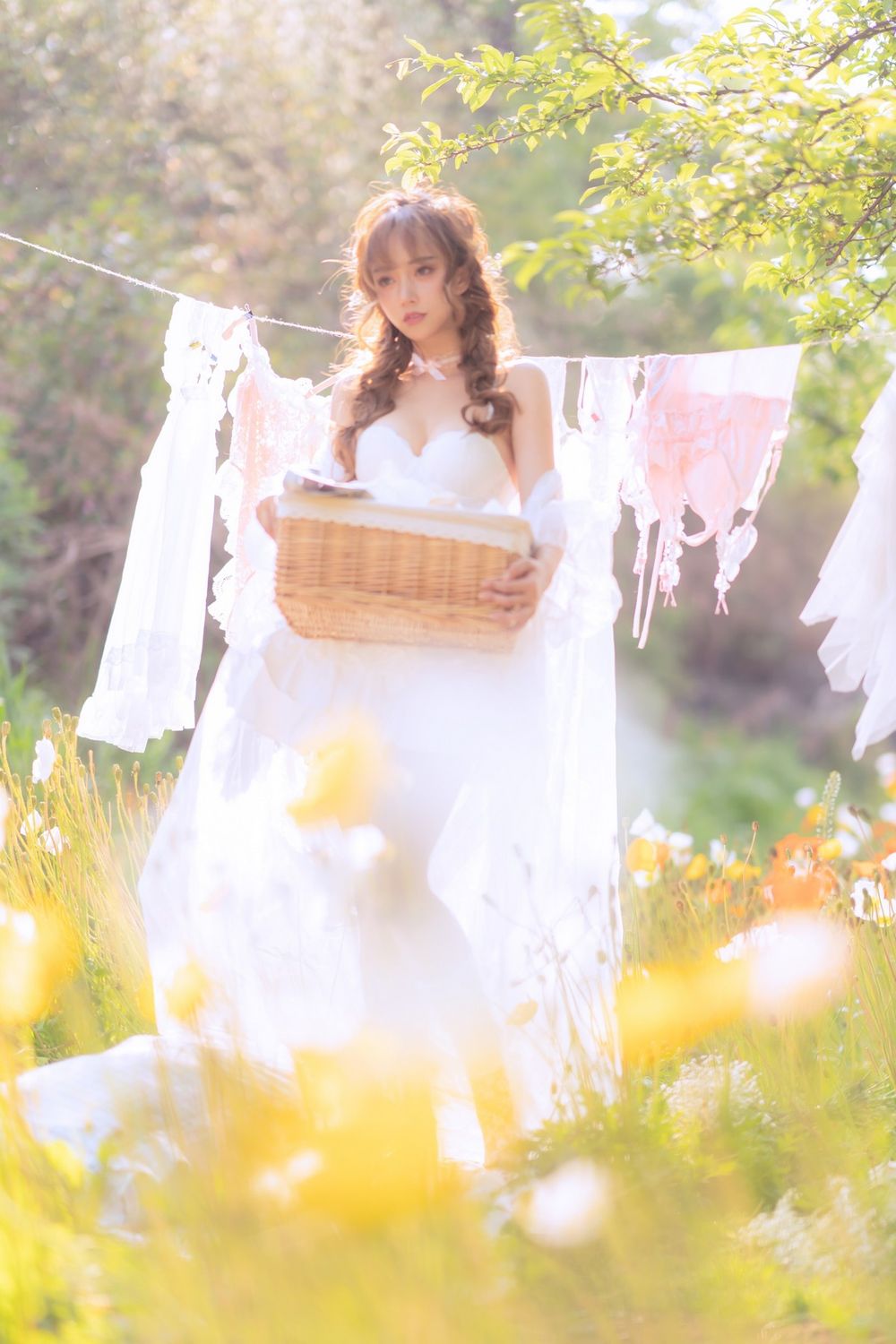 斗鱼主播过期米线线喵白色薄纱服饰+夏日晒衣服主题写真