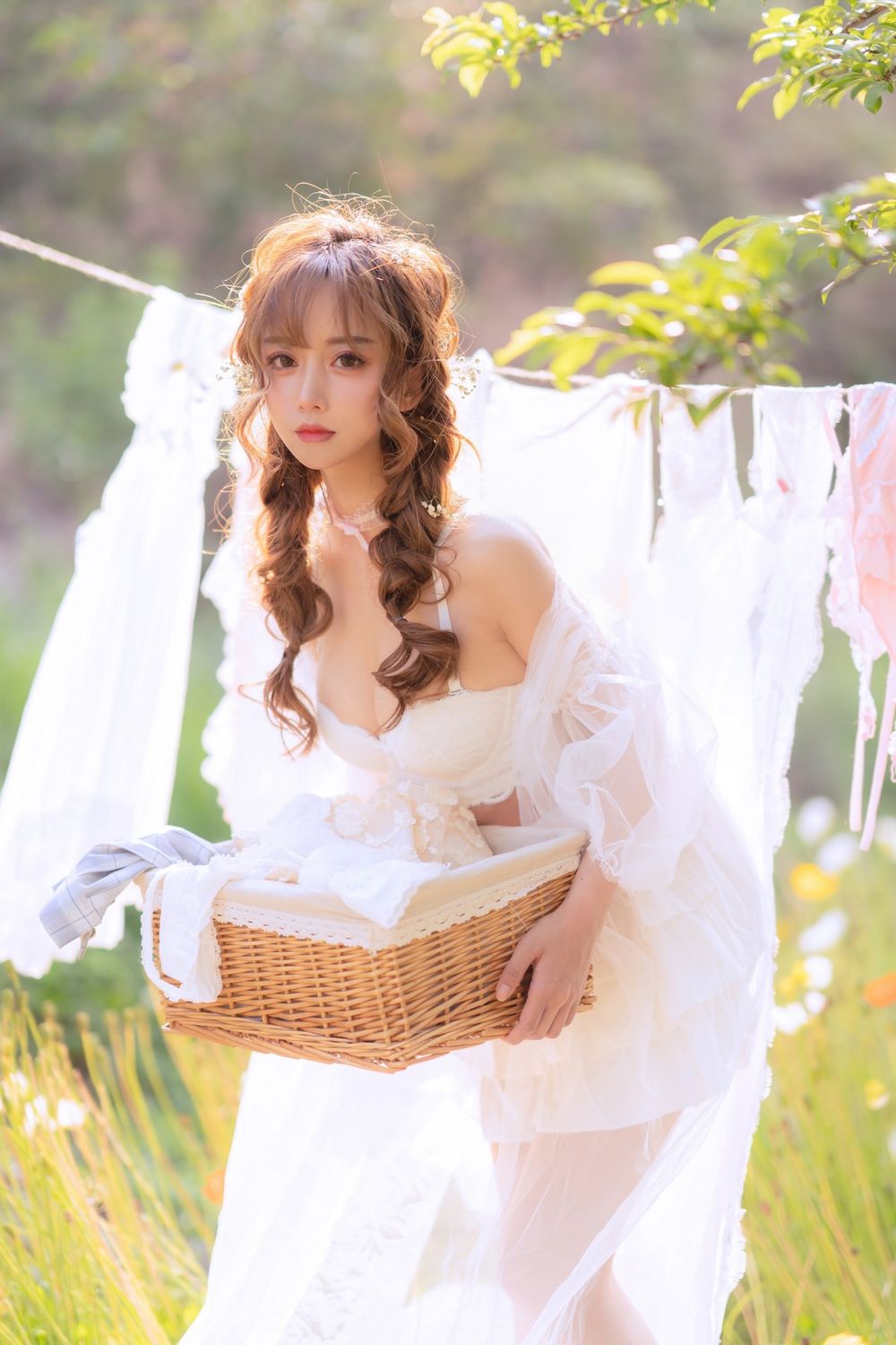斗鱼主播过期米线线喵白色薄纱服饰+夏日晒衣服主题写真