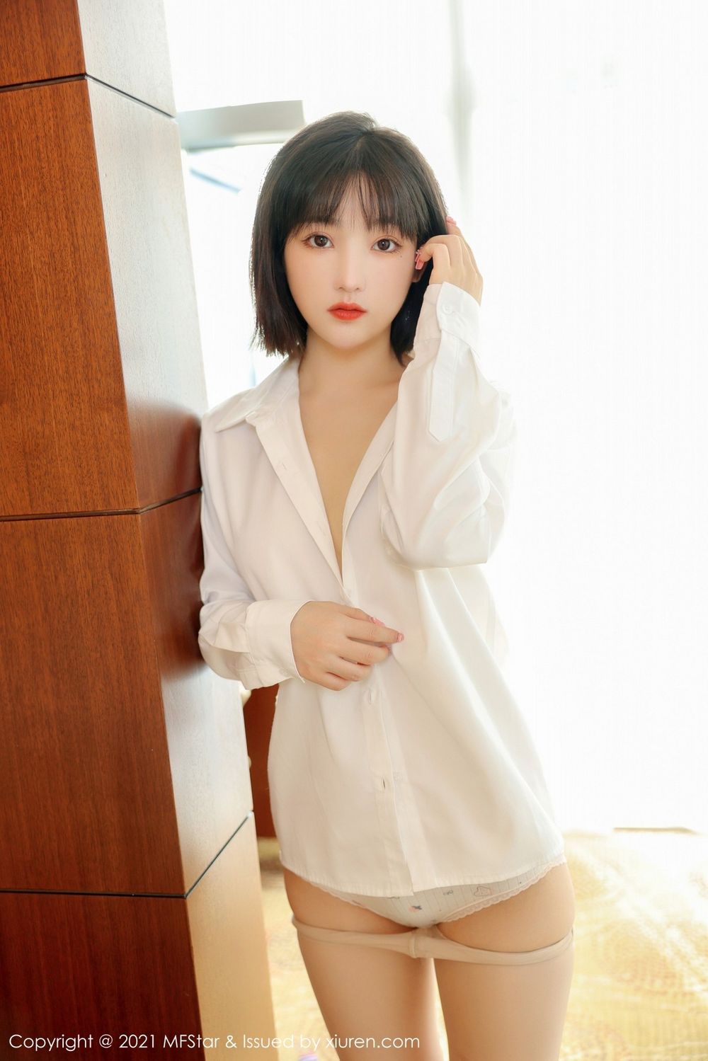 美女模特甜筒晓彤甜美可人居家女友视角私房写真