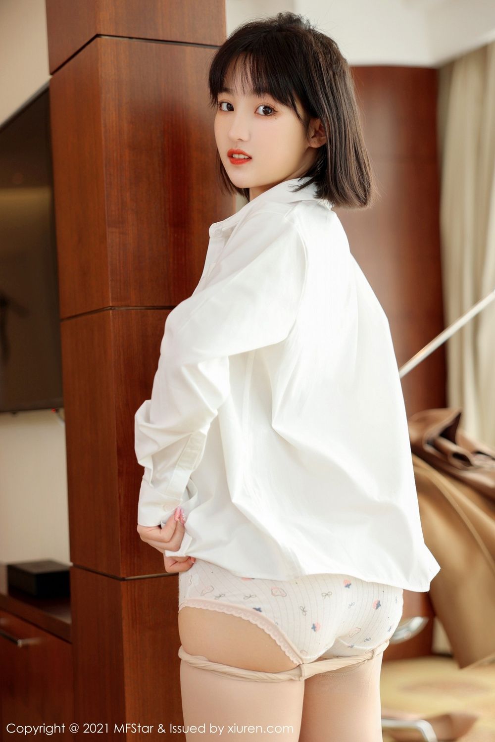 美女模特甜筒晓彤甜美可人居家女友视角私房写真