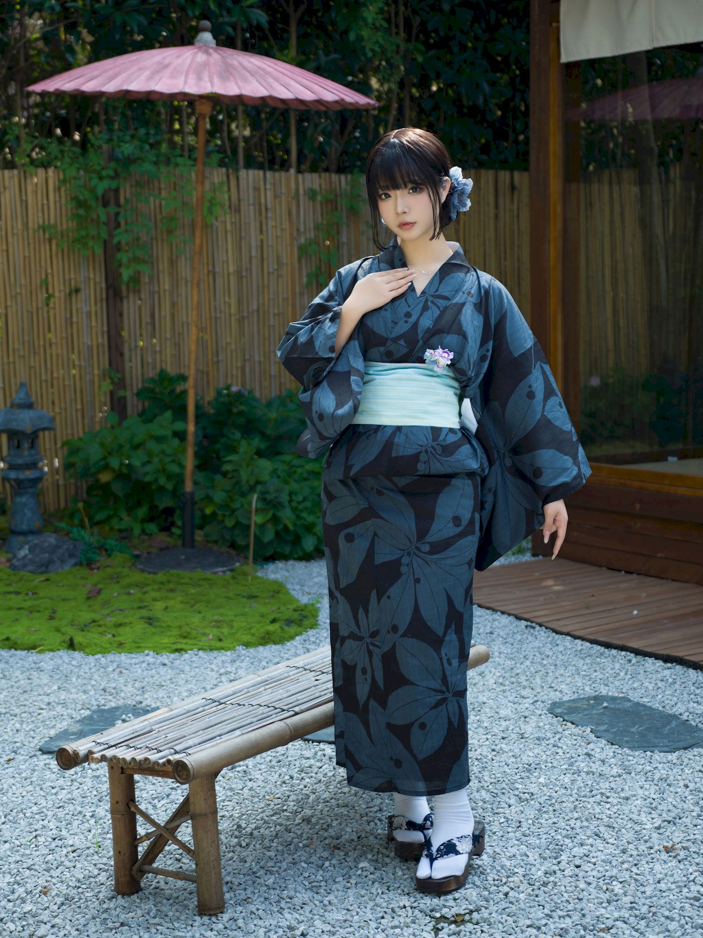 网络美女yuuhui玉汇深色和服庭院里的宠儿写真-御萝部落-御萝部落