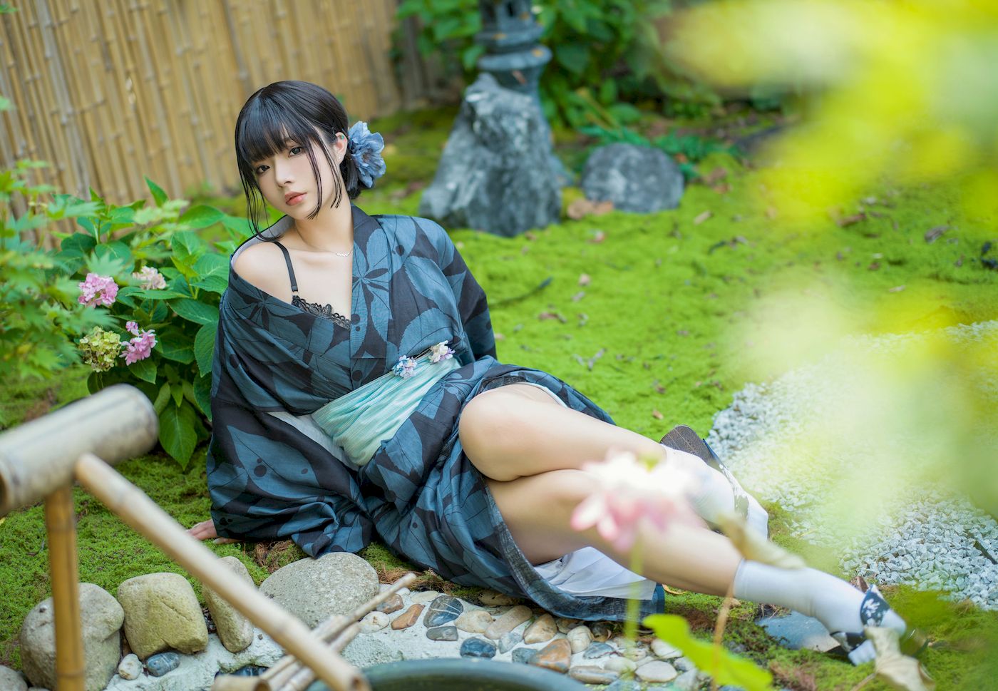 yuuhui玉汇深色和服庭院里的宠儿主题写真