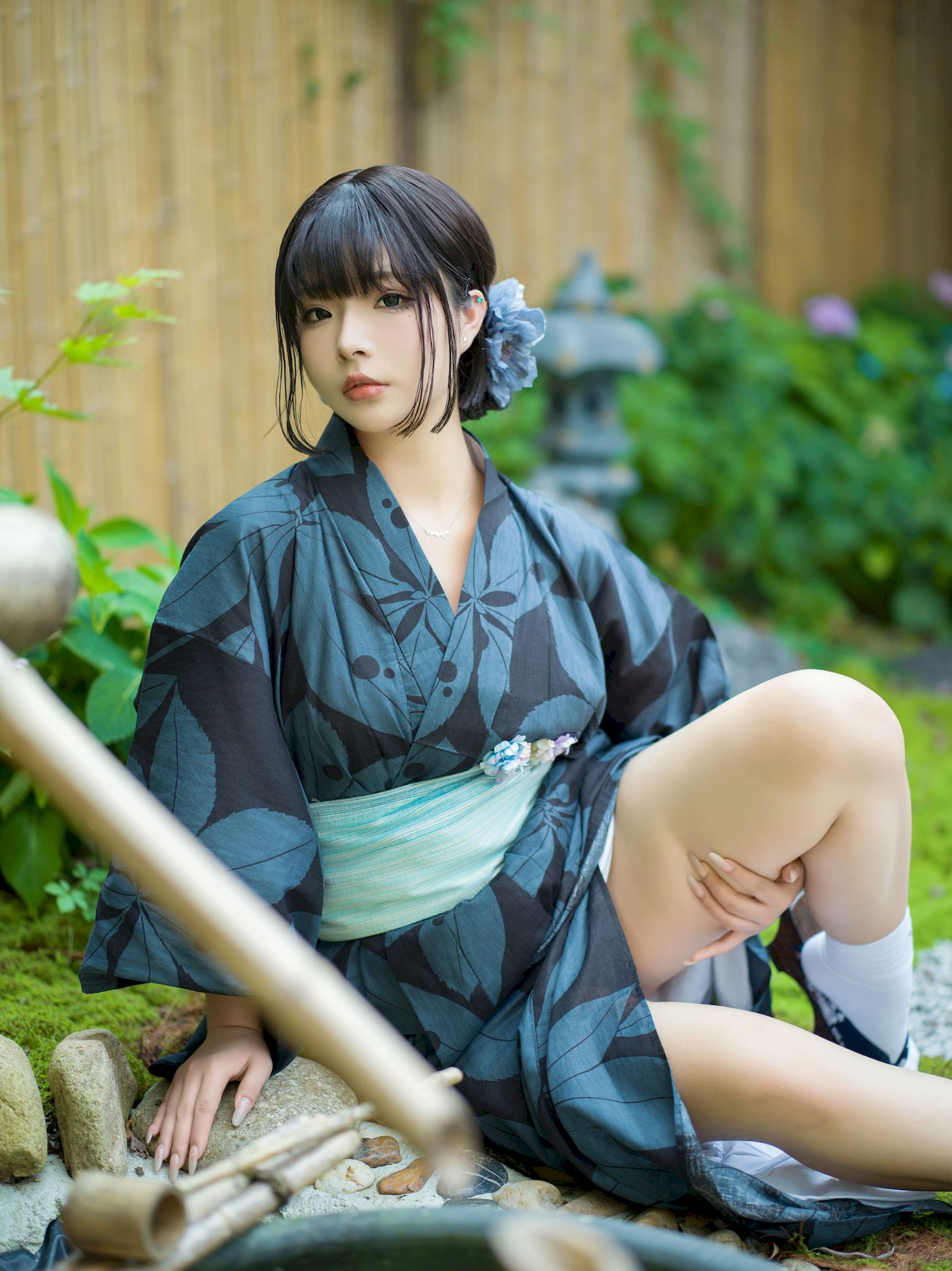 yuuhui玉汇深色和服庭院里的宠儿主题写真