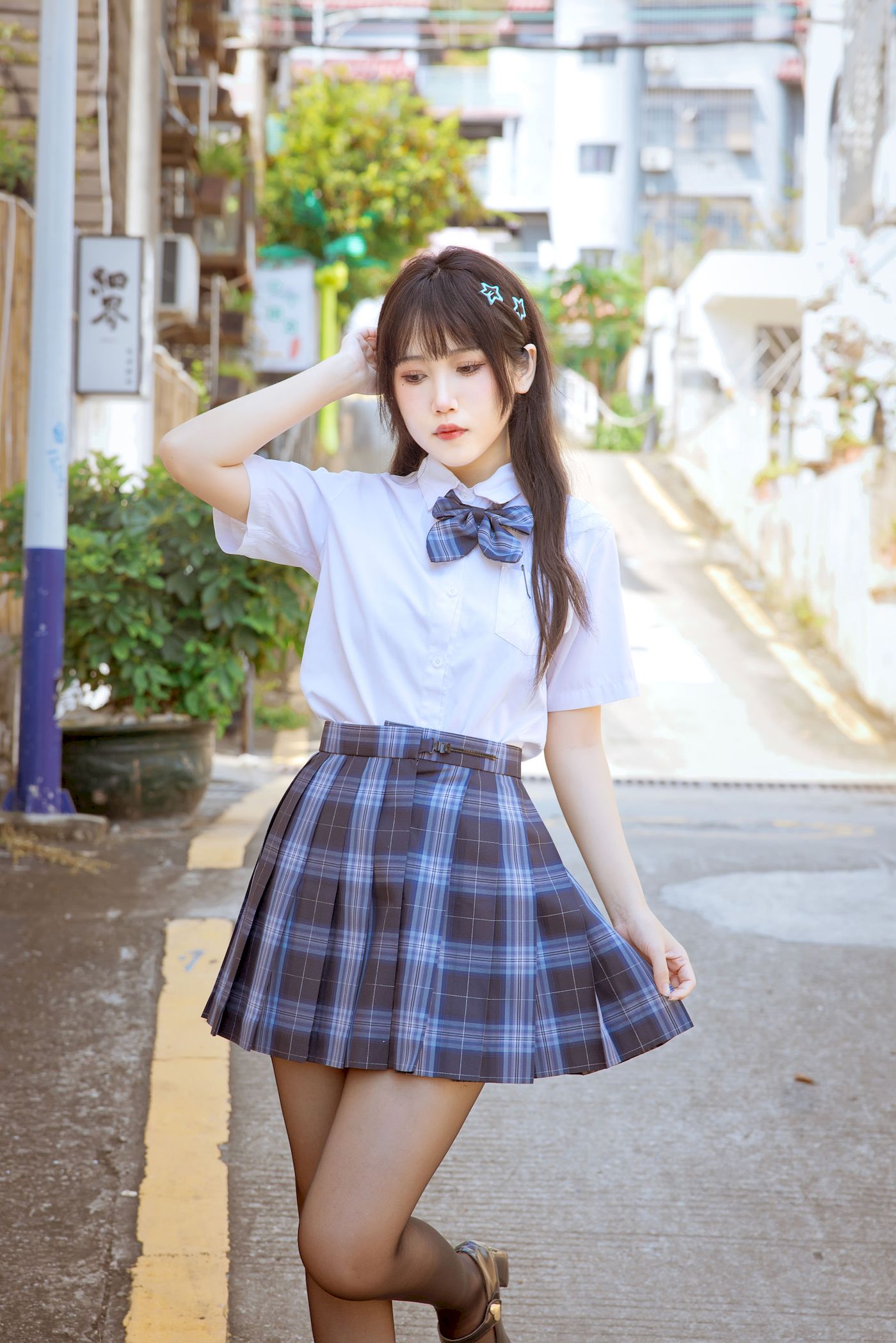 不呆猫身穿学生装JK制服搭配黑丝美腿妩媚写真-御萝部落-御萝部落