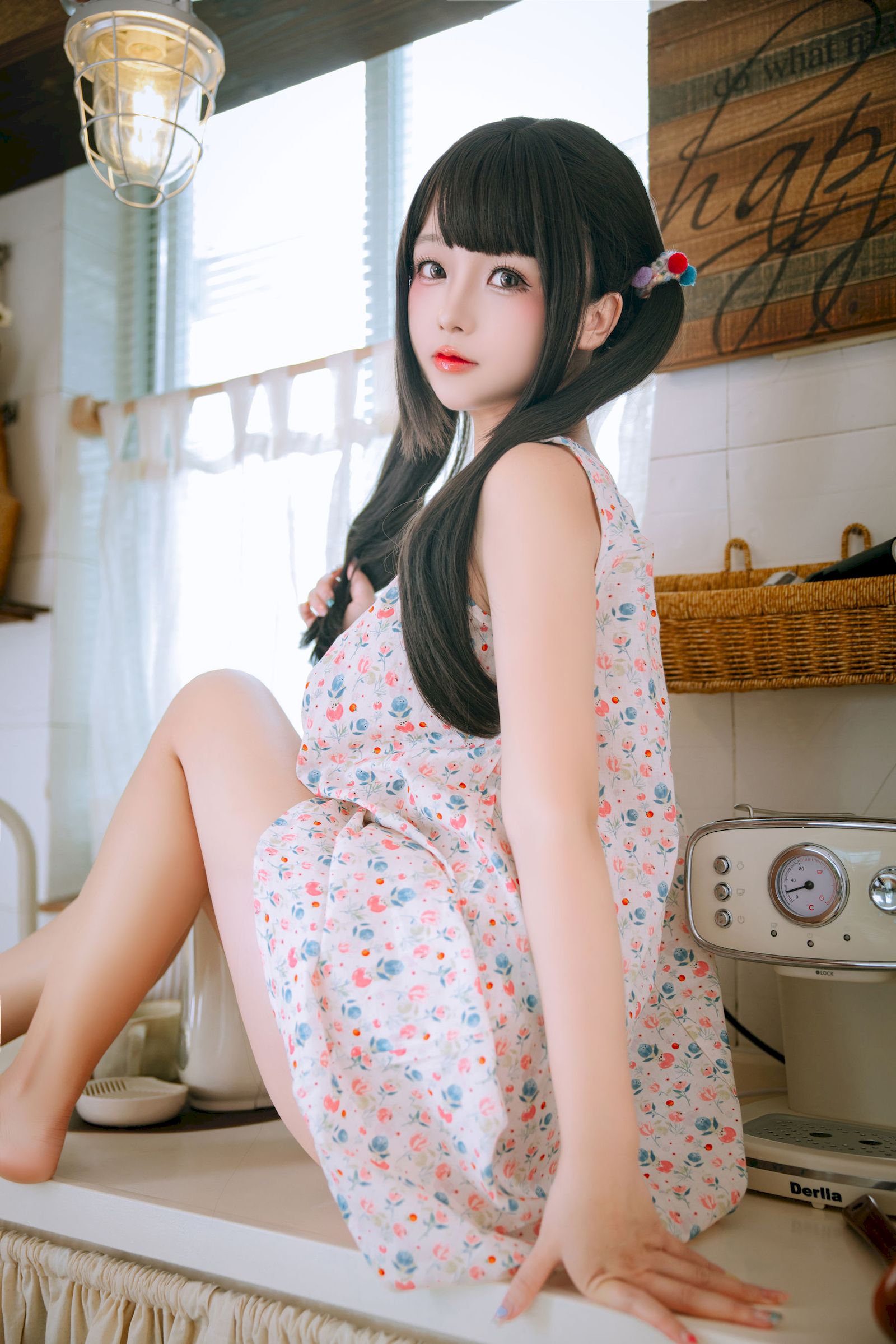 日奈娇双马尾碎花吊裙青春甜美裙装美图