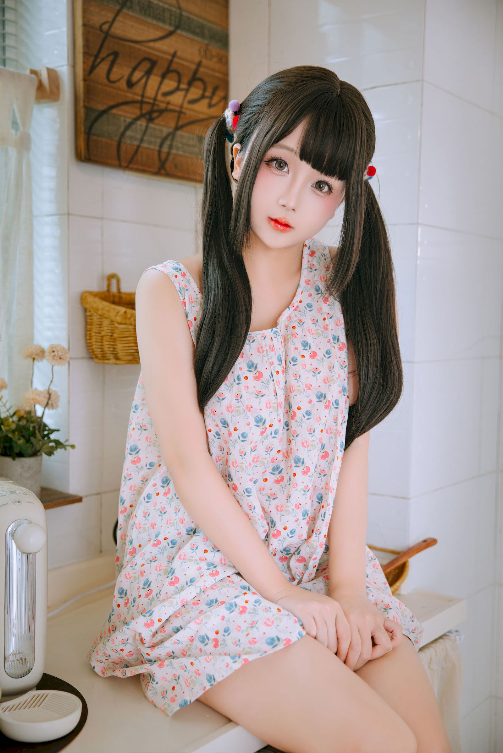 日奈娇双马尾碎花吊裙青春甜美裙装美图