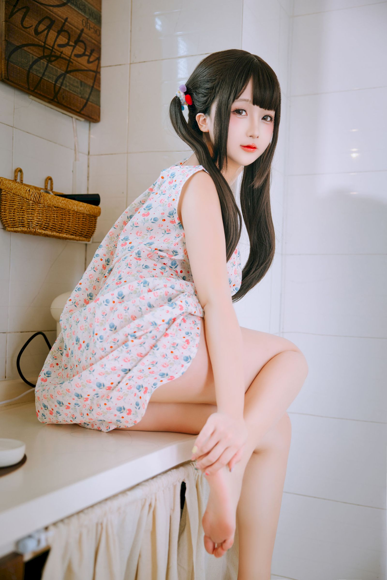 日奈娇双马尾碎花吊裙青春甜美裙装美图