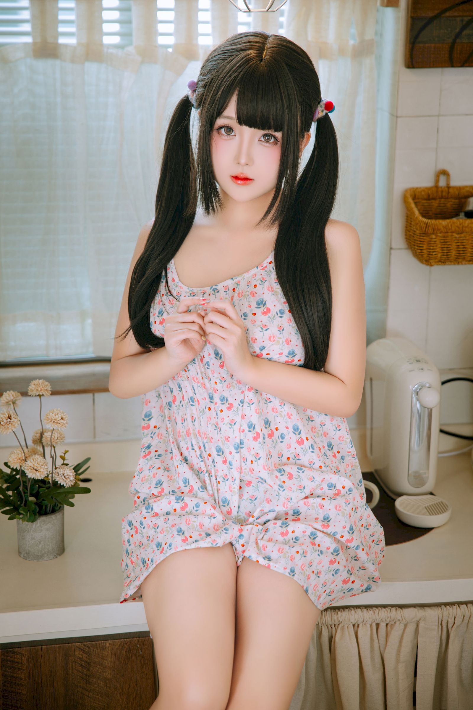 日奈娇双马尾碎花吊裙青春甜美裙装美图