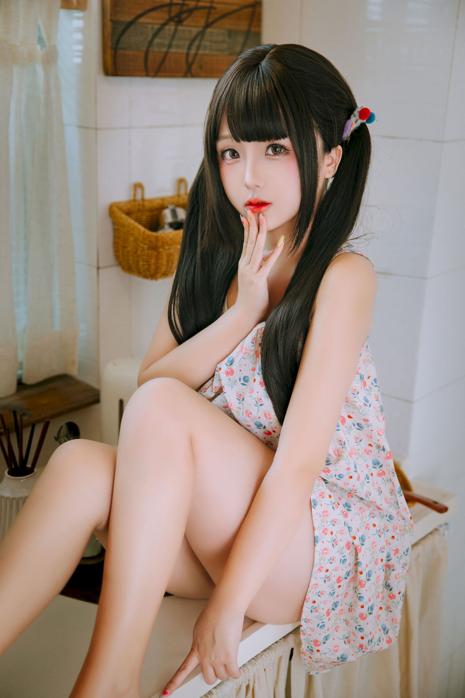 日奈娇双马尾碎花吊裙青春甜美裙装美图