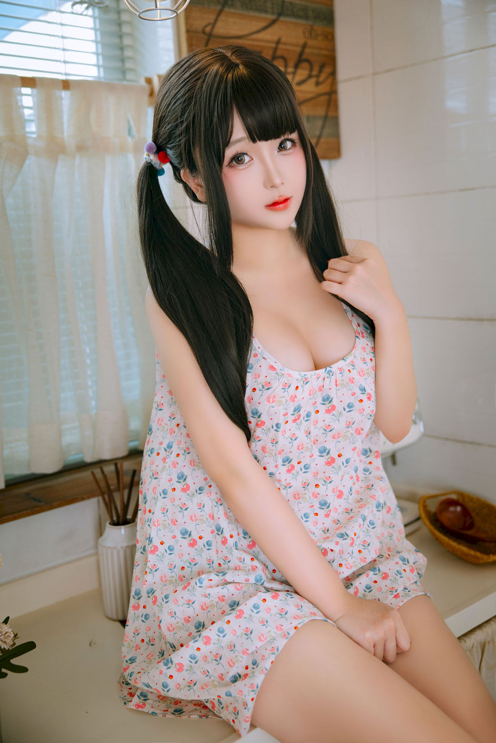 日奈娇双马尾碎花吊裙青春甜美裙装美图