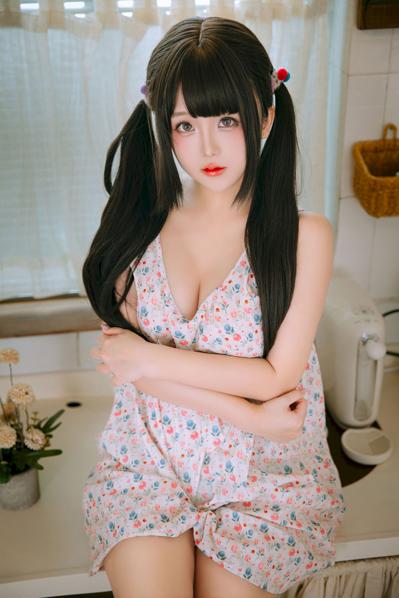 日奈娇双马尾碎花吊裙青春甜美裙装美图