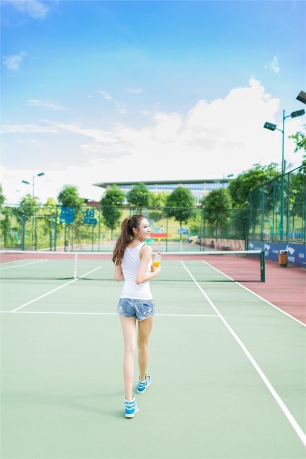 清纯美女校花球场气质写真 美丽的风景线-御萝部落