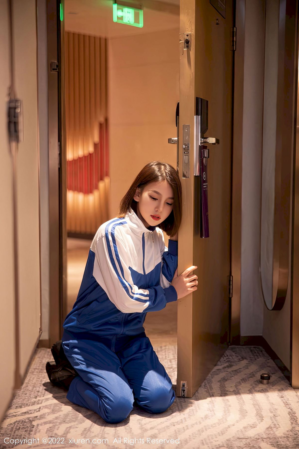 美羊羊样貌清纯白蓝白运动服饰性感写真