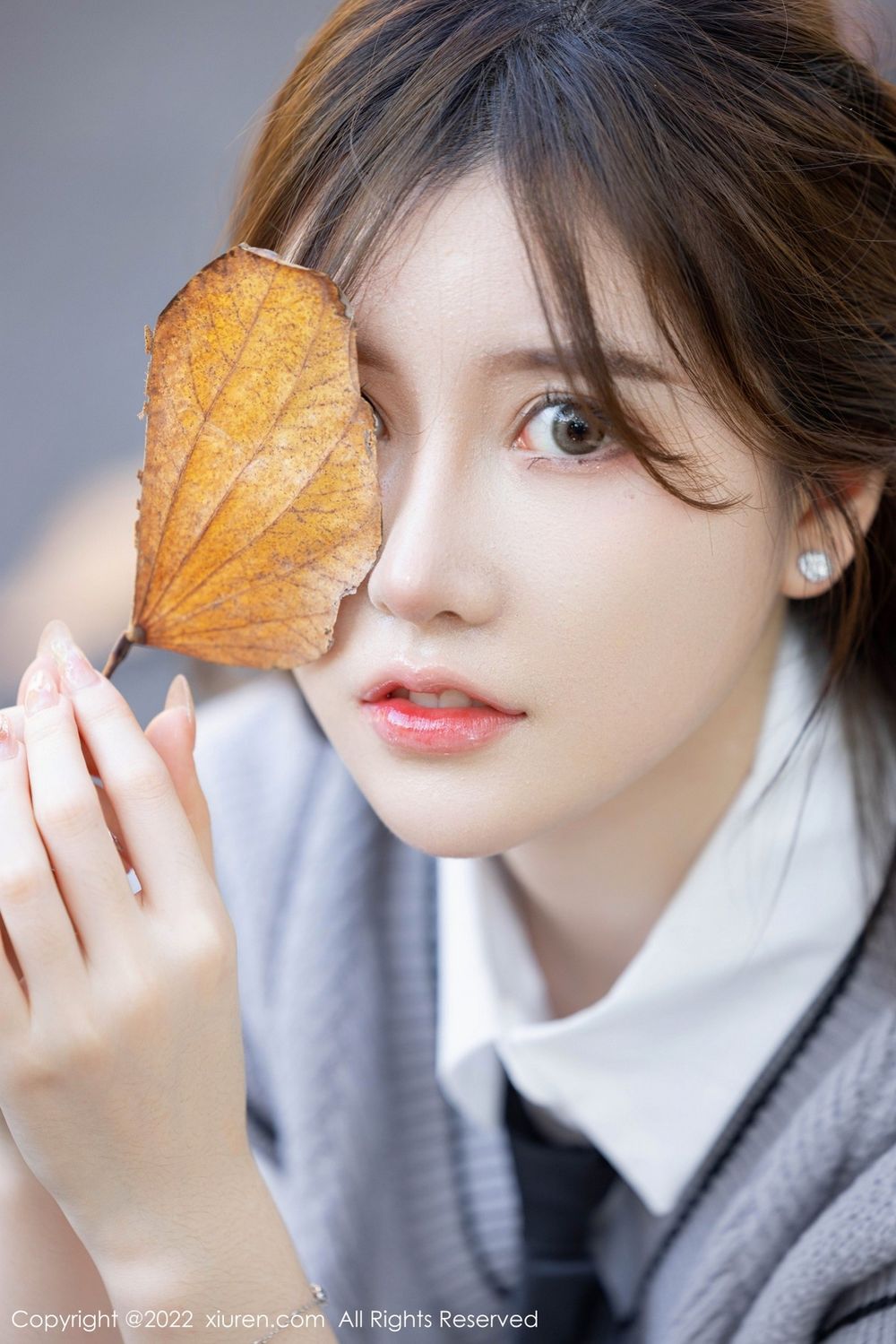 美女模特美桃酱灰色马甲文艺青年装扮珠三角旅拍
