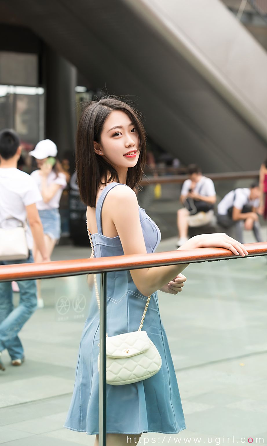 美女模特小雪儿多套服饰甜妹日志主题户外清纯写真