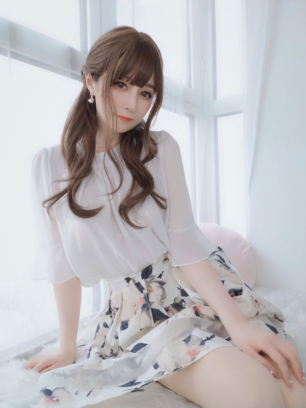 网络红人白银81丝袜美腿碎长裙粉色内衣私房系列性感写真