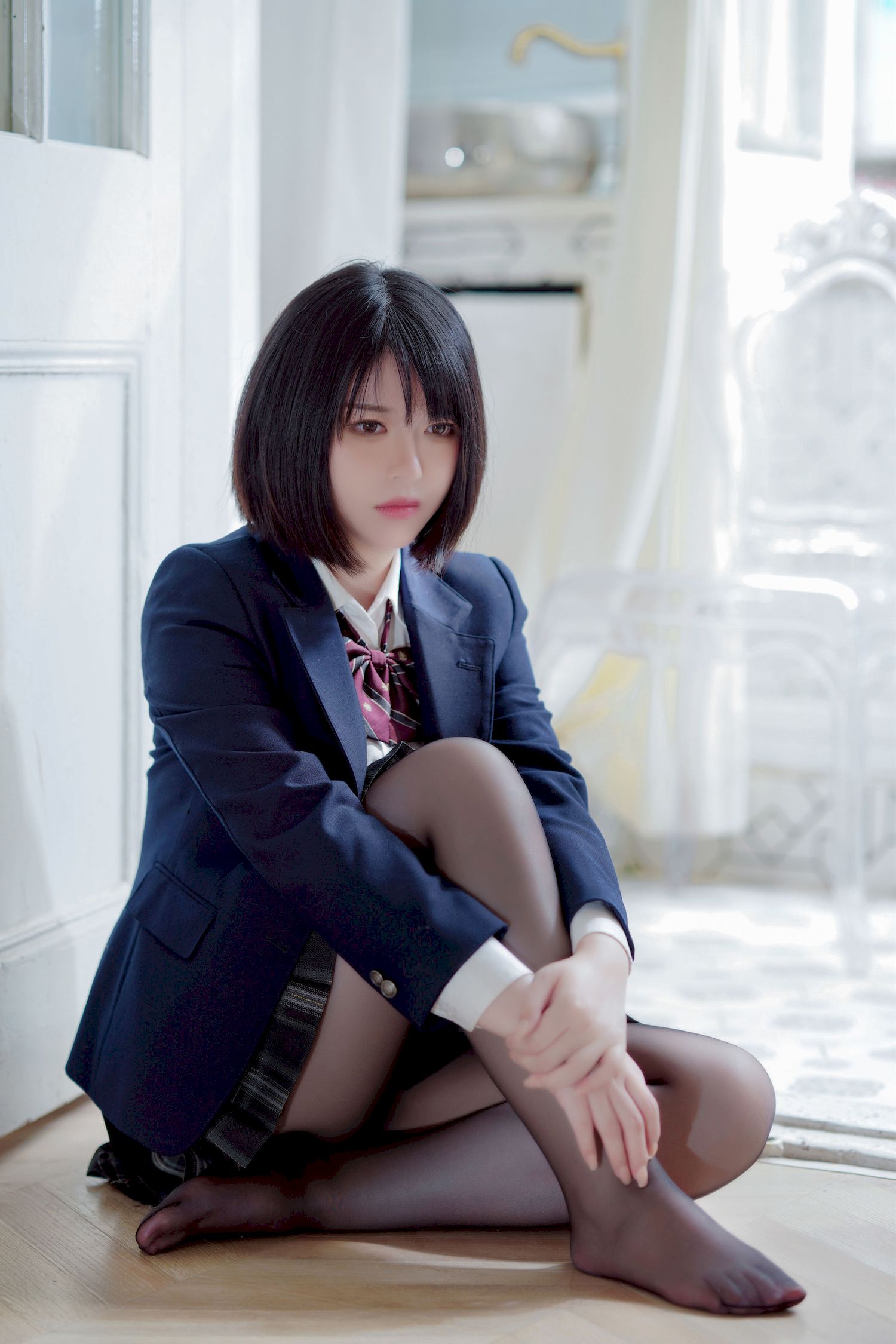 半半子_黑丝JK制服彼女の主题性感写真