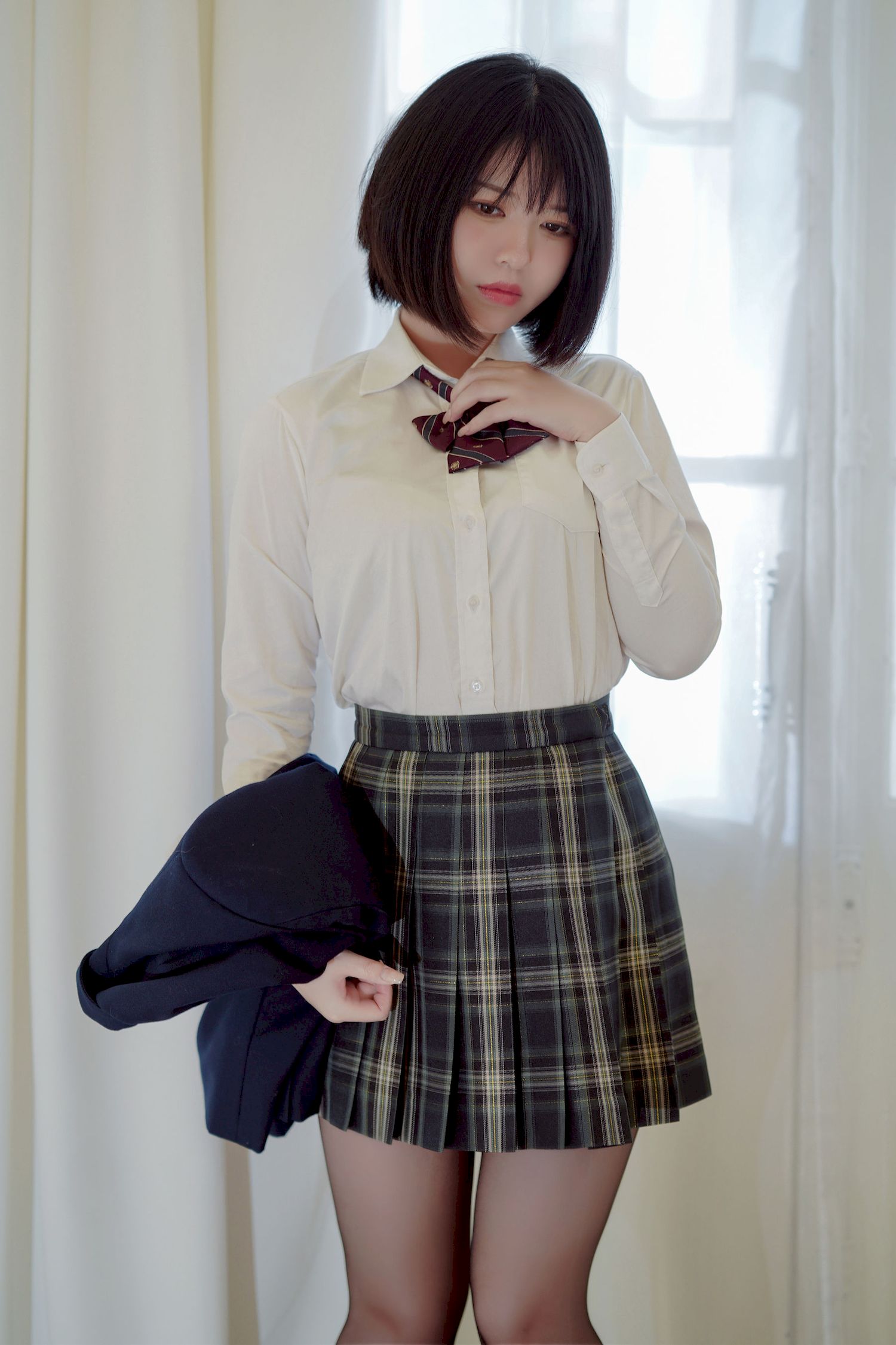 半半子_黑丝JK制服彼女の主题性感写真