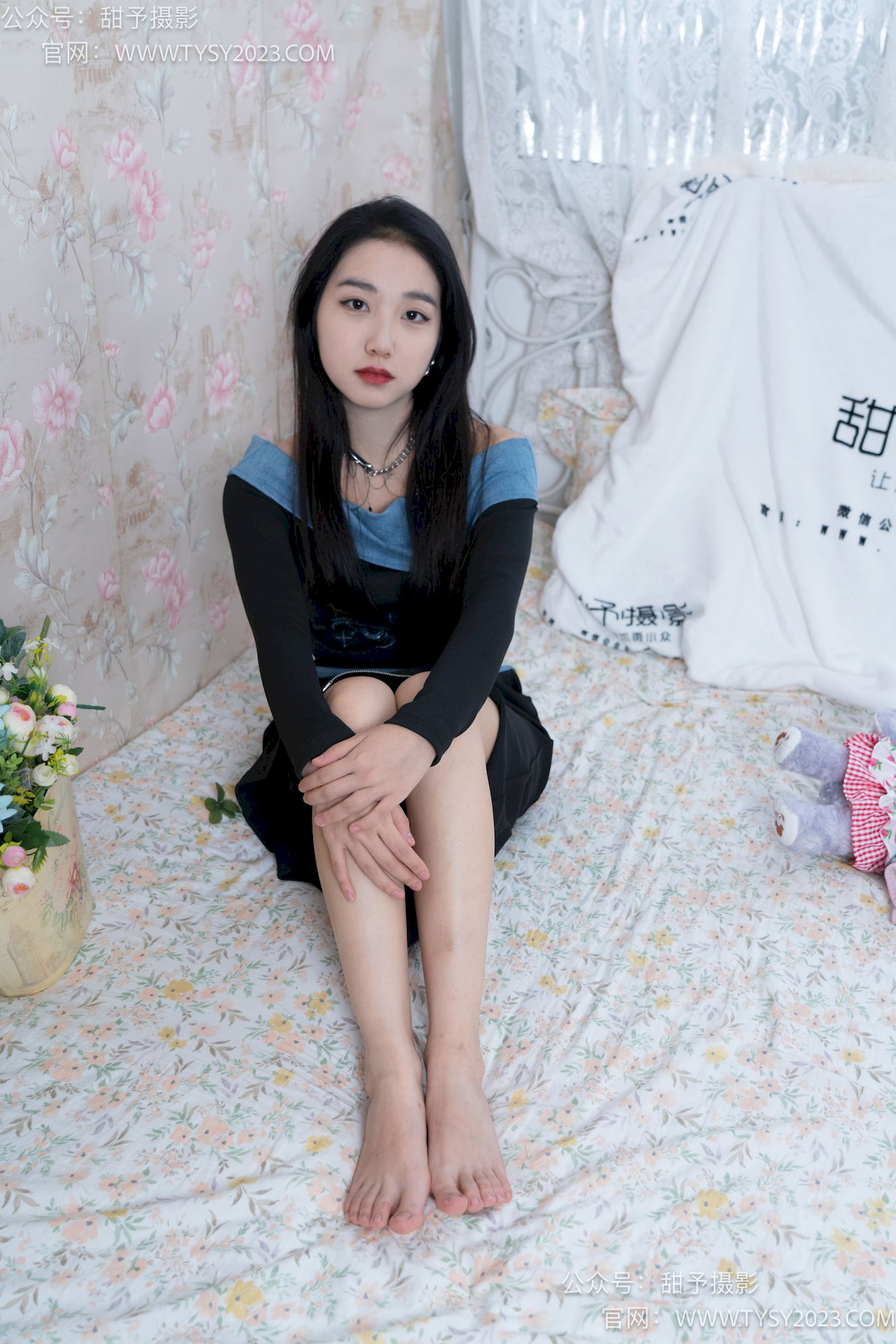 甜予摄影筱筱微卷长发休闲风写真
