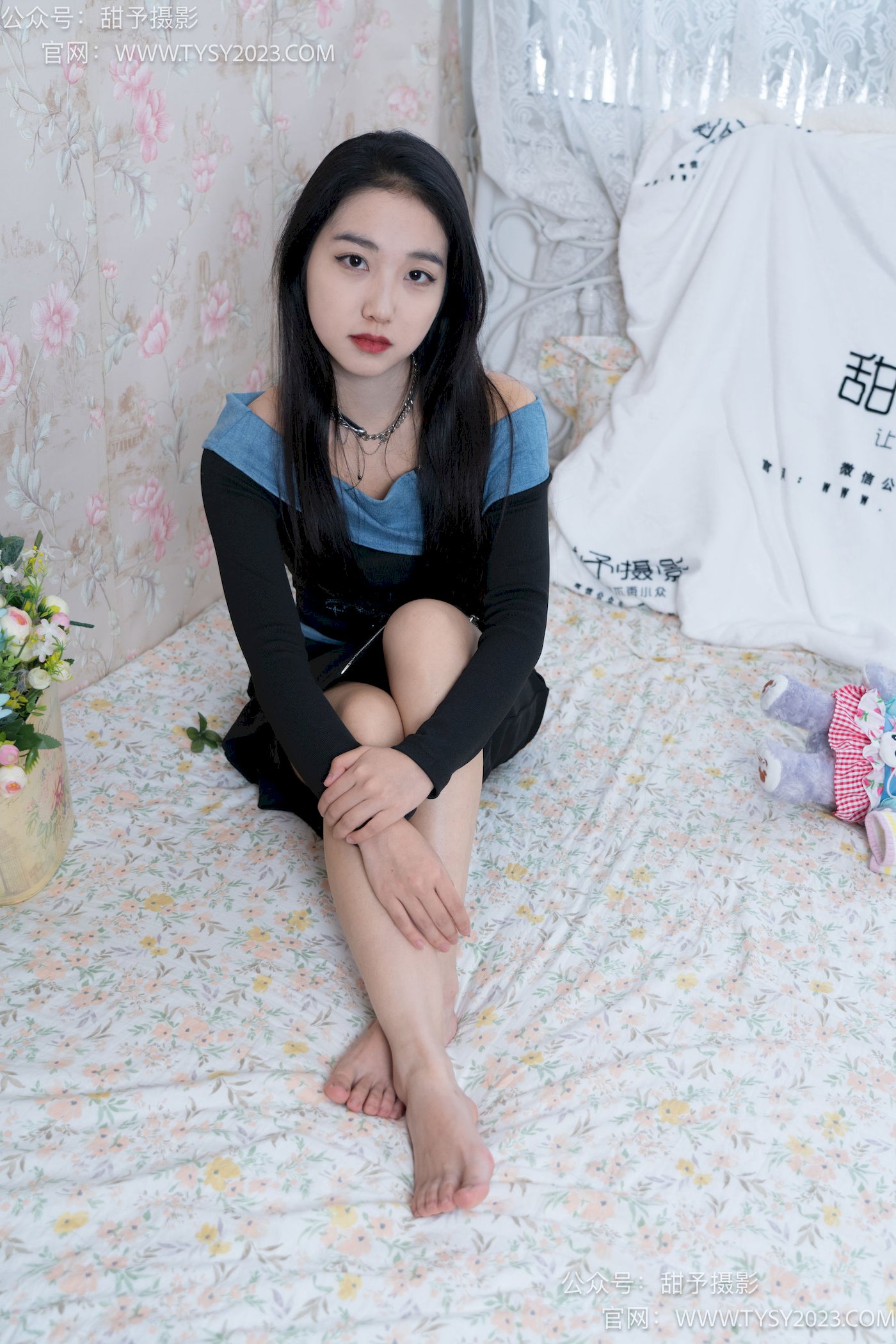 甜予摄影筱筱微卷长发休闲风写真