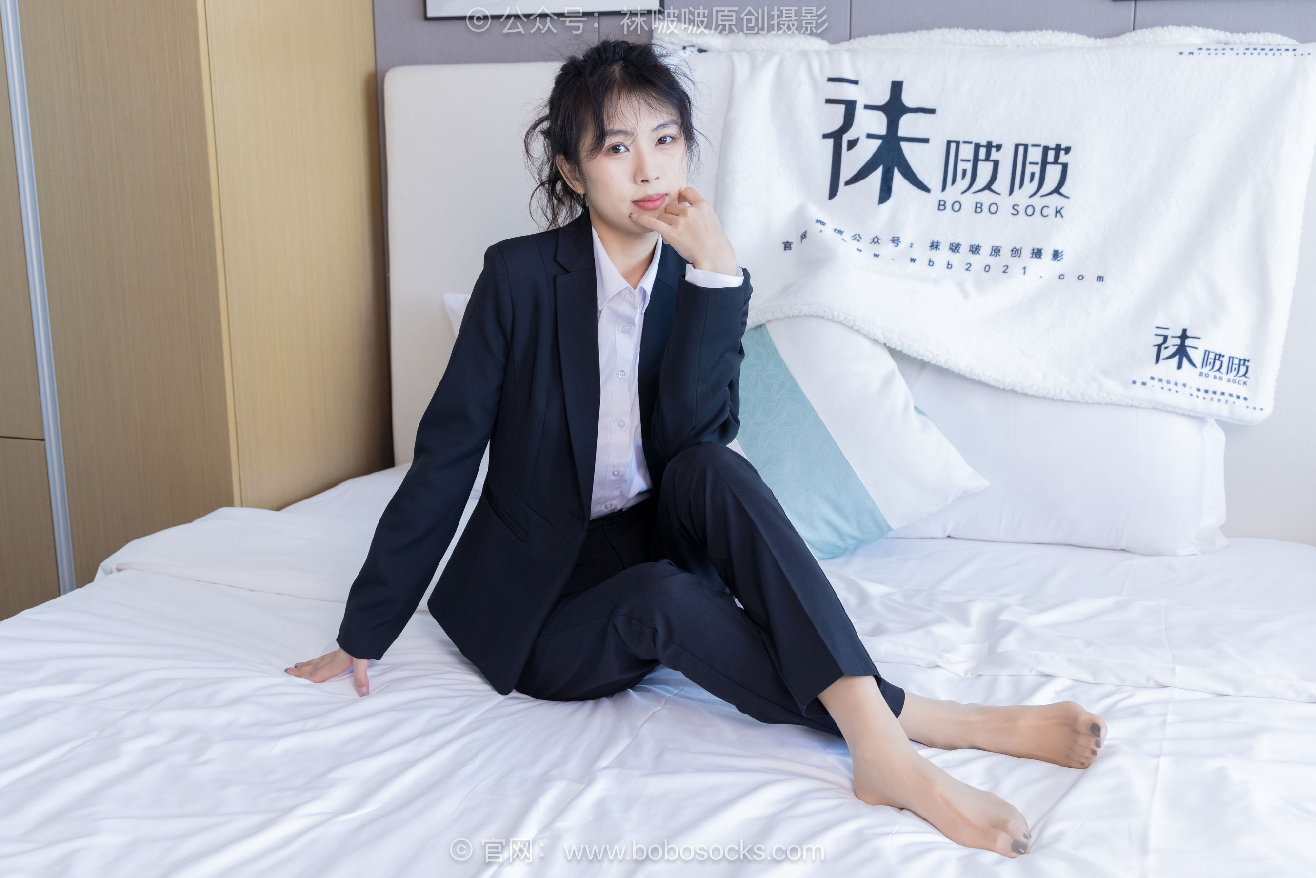 袜啵啵模特奶油白领OL制服裤里丝写真