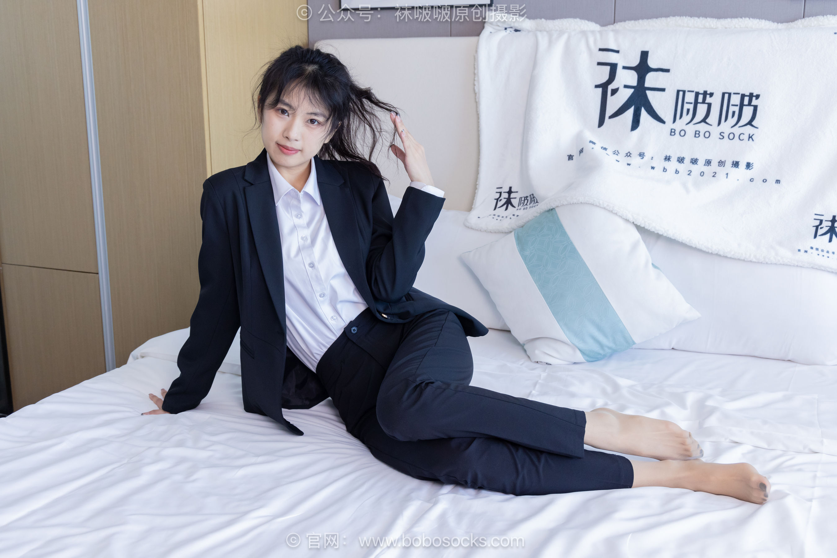 袜啵啵模特奶油白领OL制服裤里丝写真