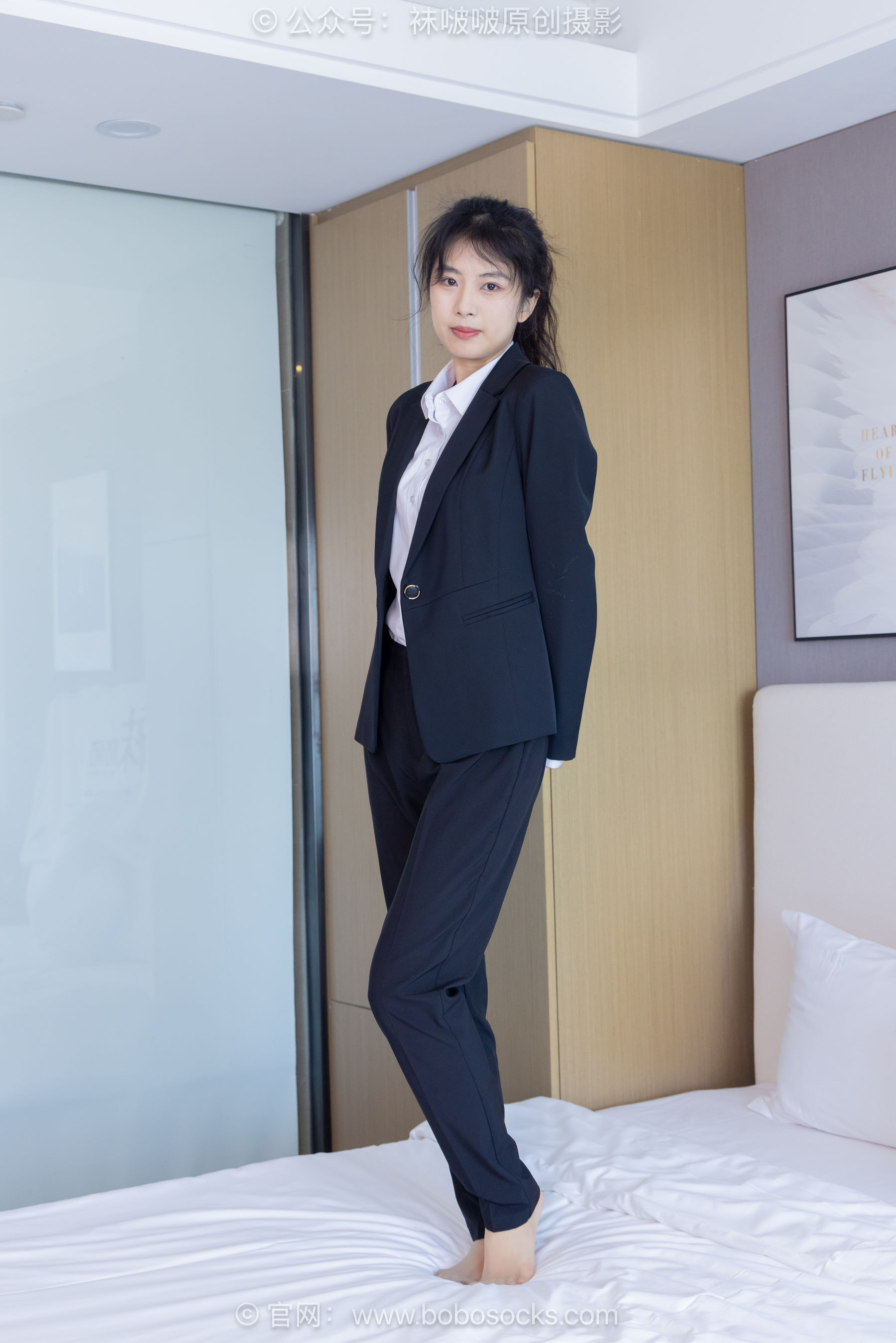袜啵啵模特奶油白领OL制服裤里丝写真