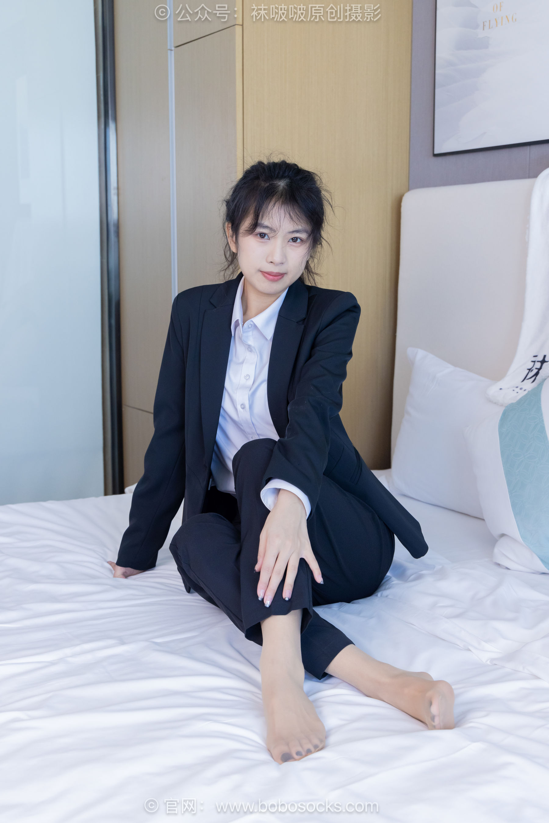 袜啵啵模特奶油白领OL制服裤里丝写真