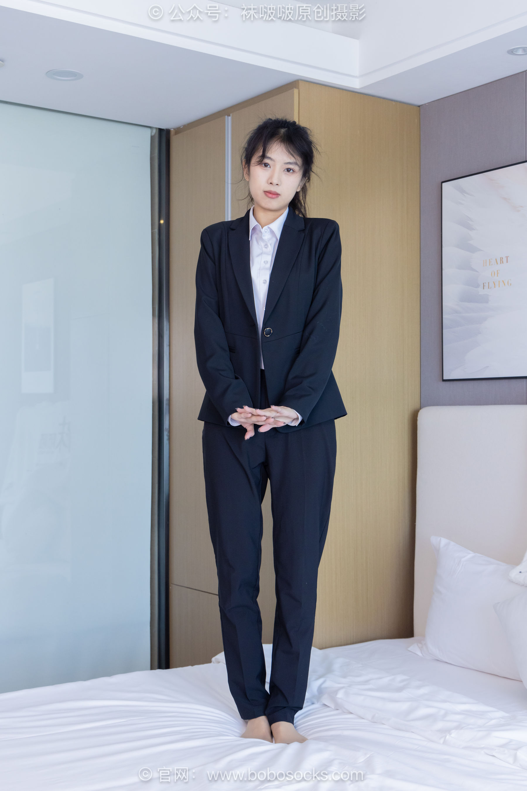袜啵啵模特奶油白领OL制服裤里丝写真